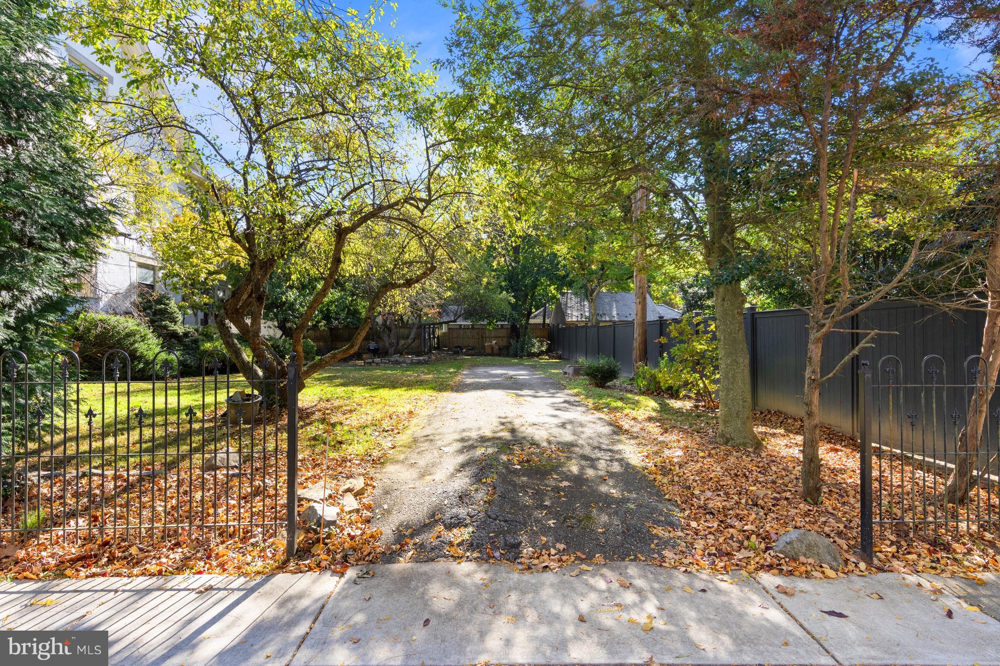 1908 WOODLAWN AVENUE