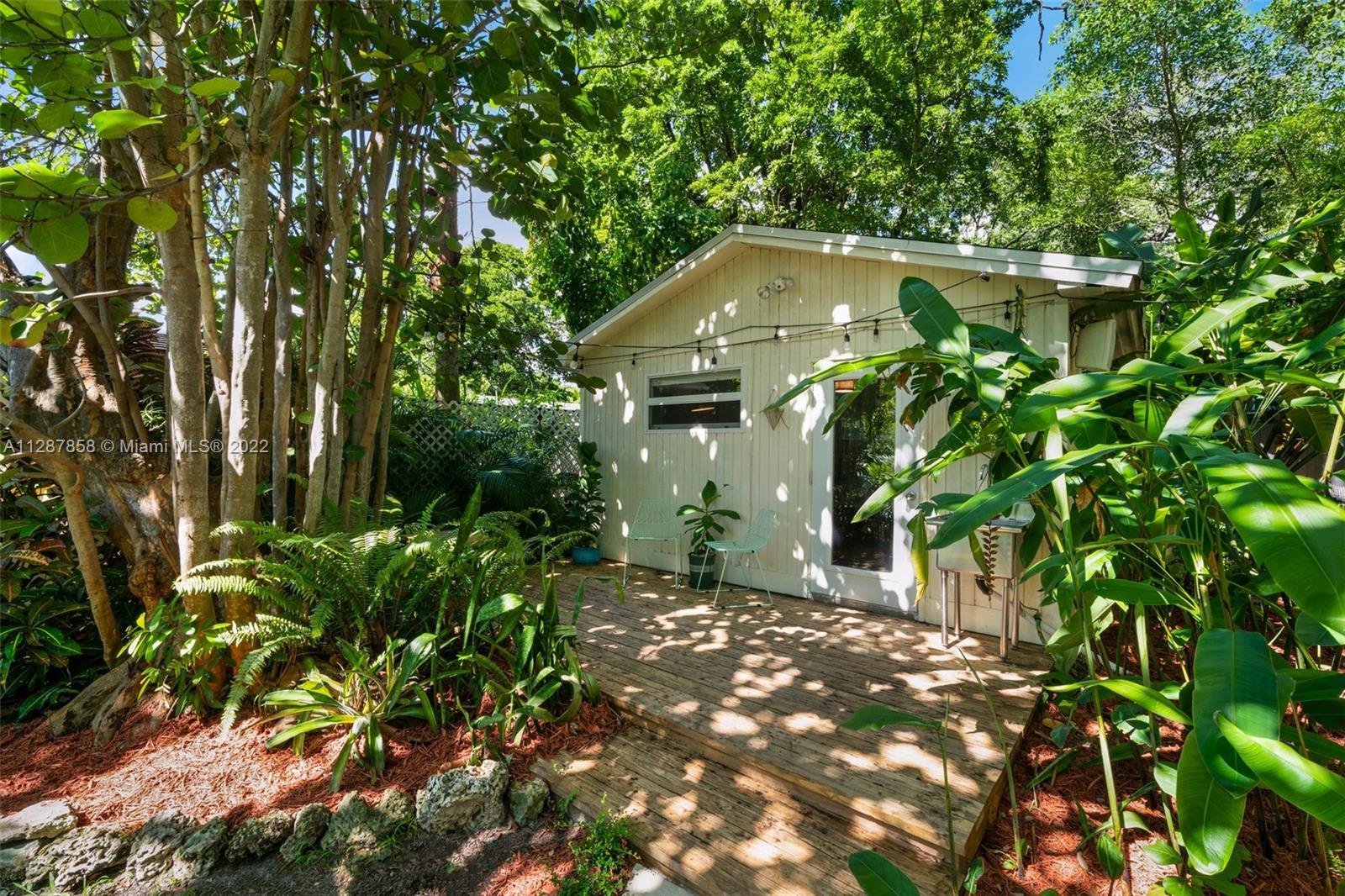 842 NW 9th Ct