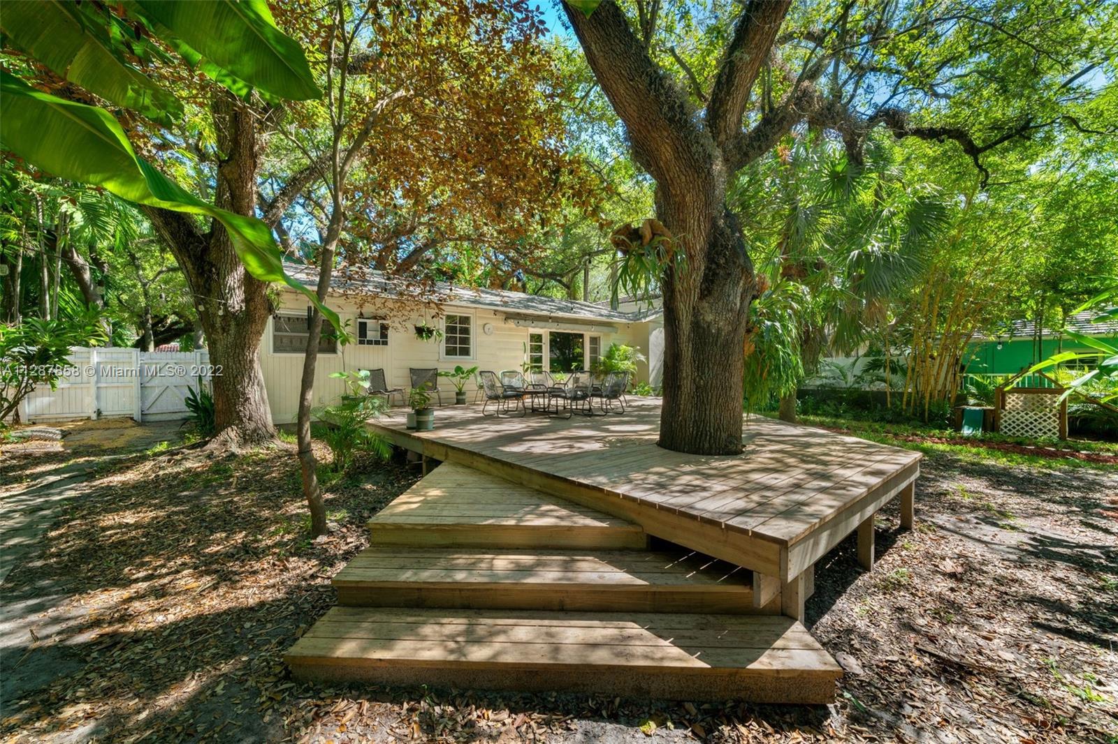 842 NW 9th Ct