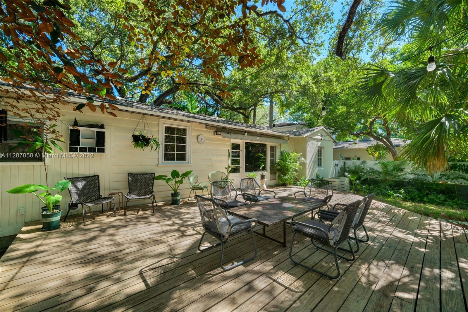 842 NW 9th Ct