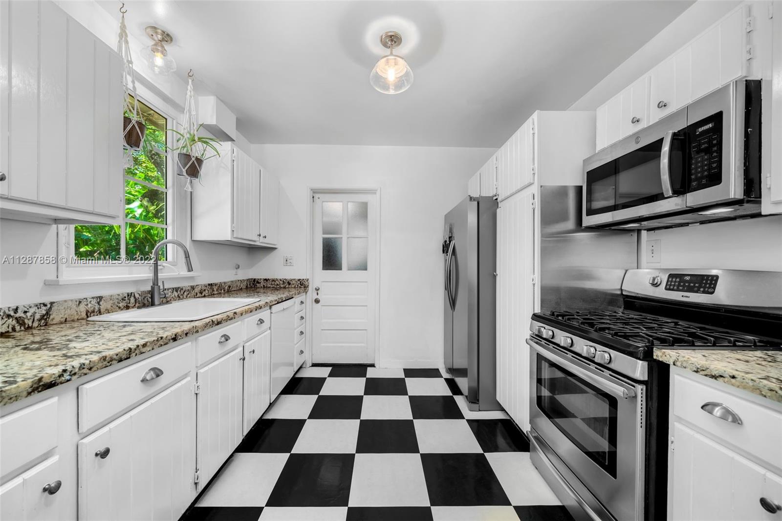 842 NW 9th Ct