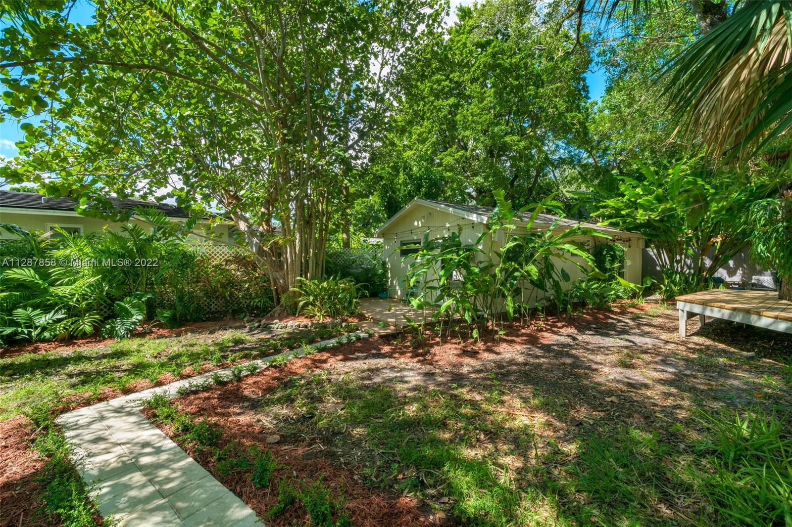 842 NW 9th Ct