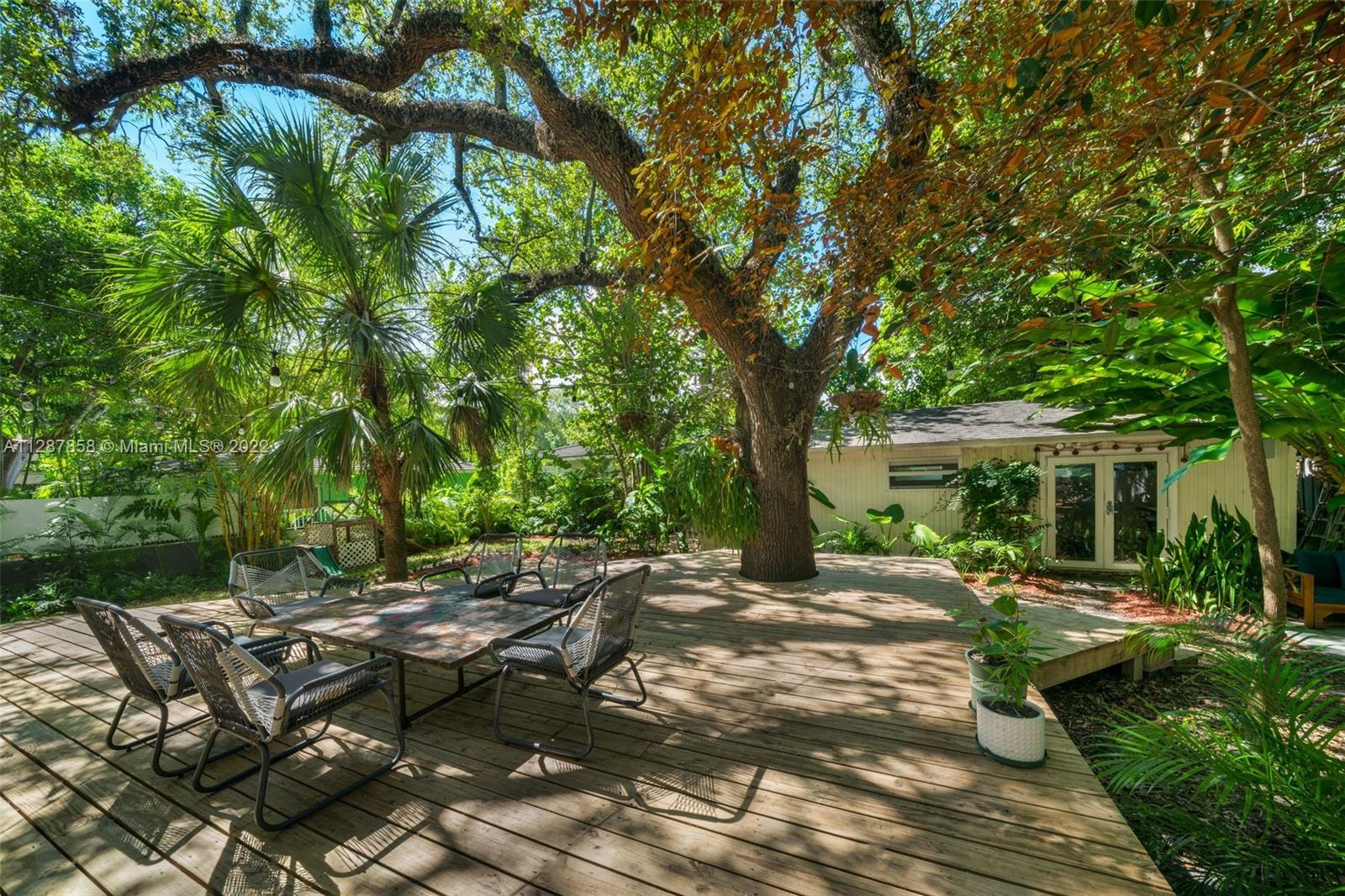 842 NW 9th Ct