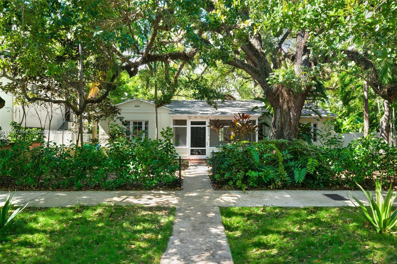 842 NW 9th Ct
