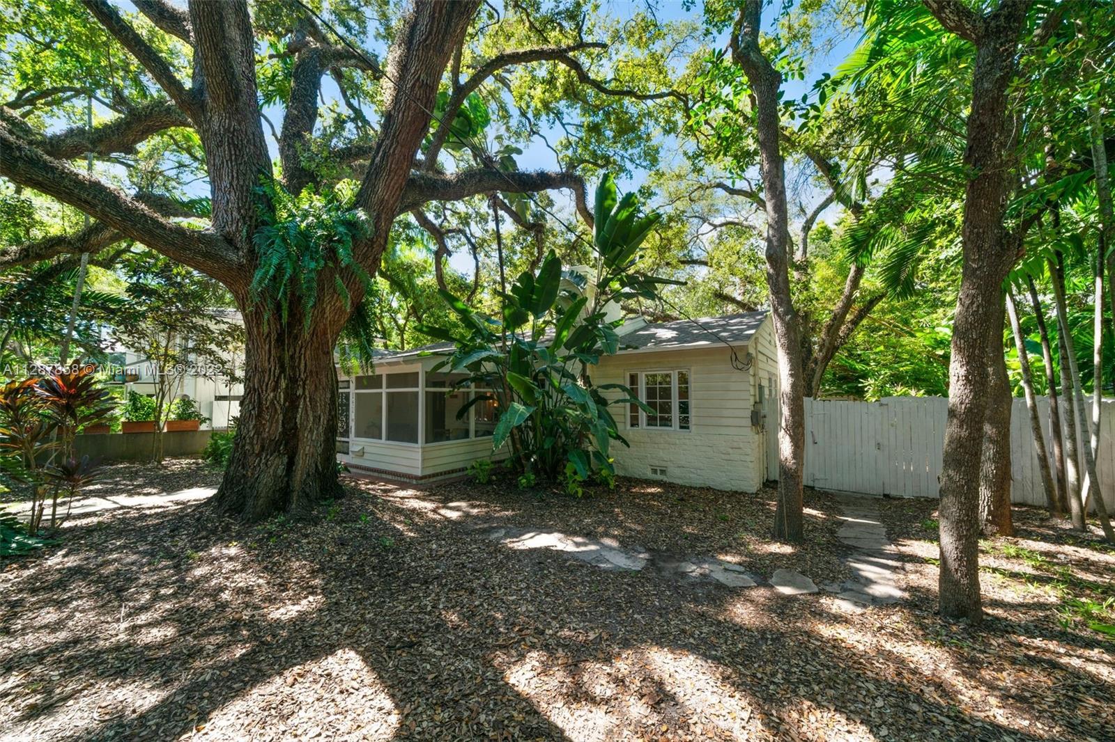 842 NW 9th Ct