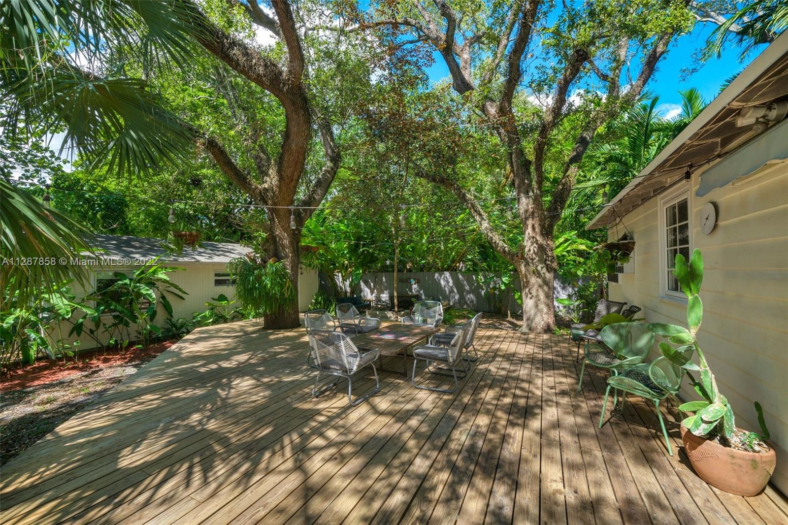 842 NW 9th Ct