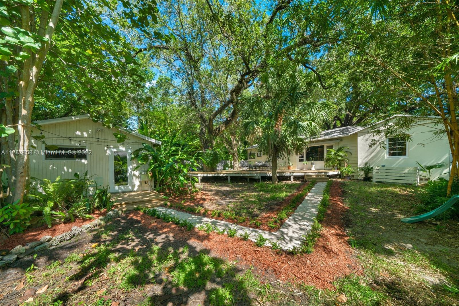 842 NW 9th Ct