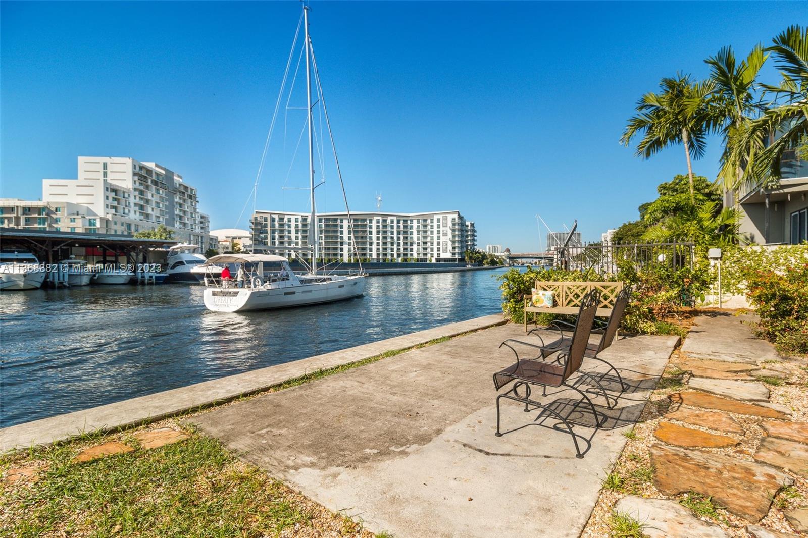978 NW N River Dr Unit: 4