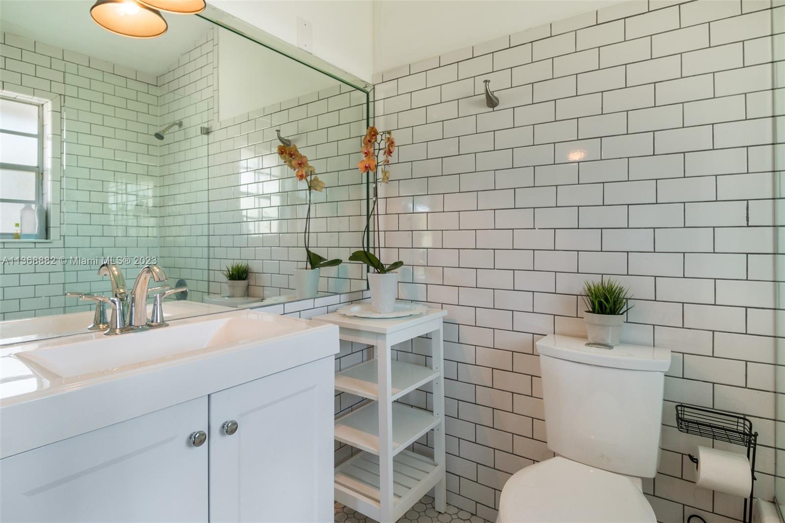 978 NW N River Dr Unit: 4