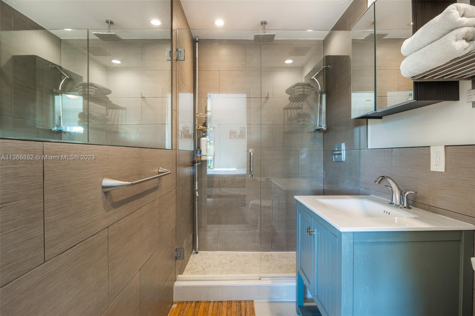 978 NW N River Dr Unit: 4