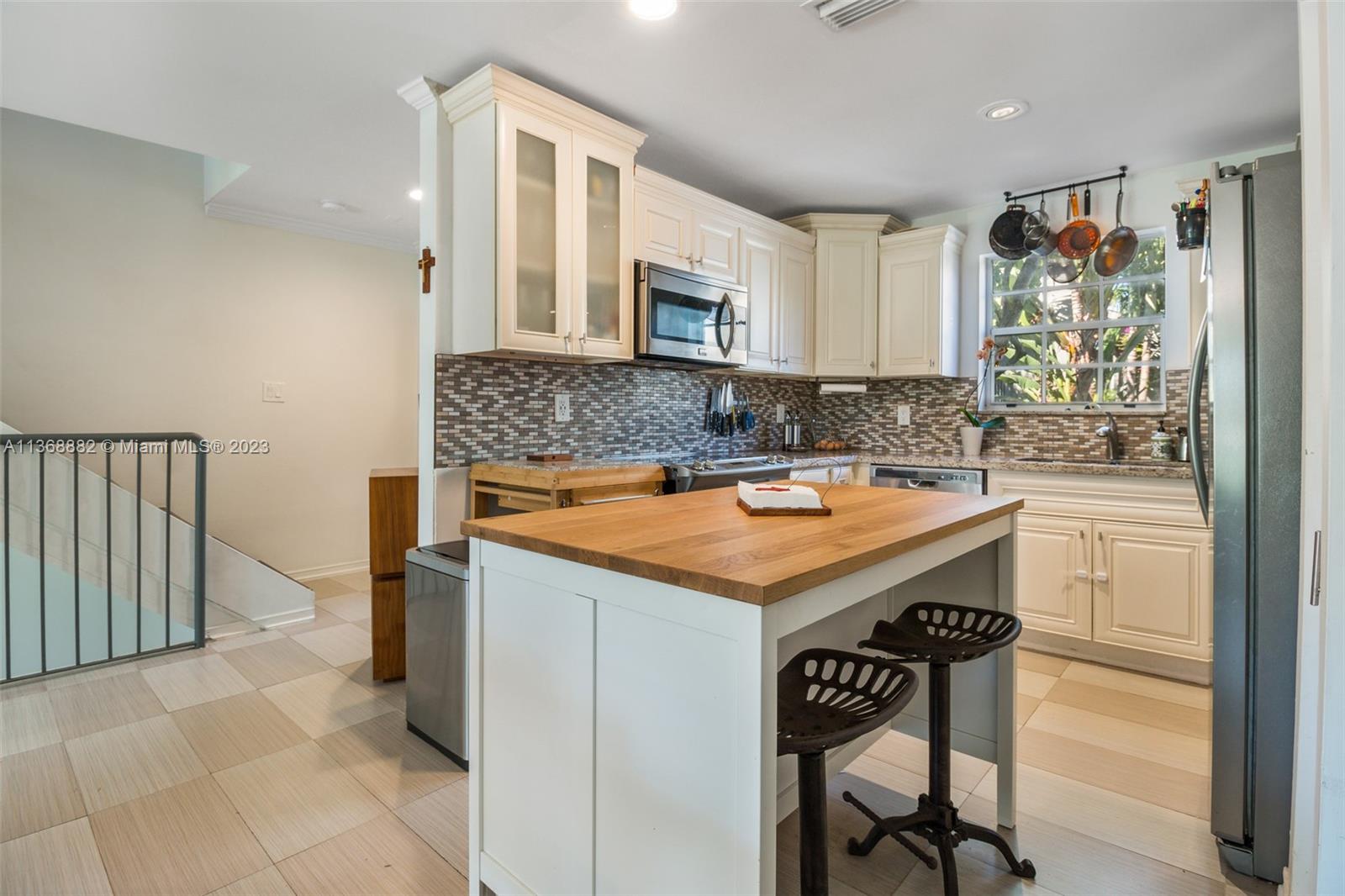 978 NW N River Dr Unit: 4