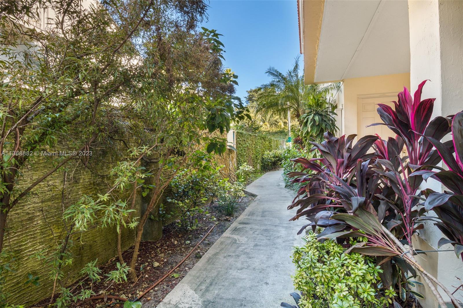 978 NW N River Dr Unit: 4