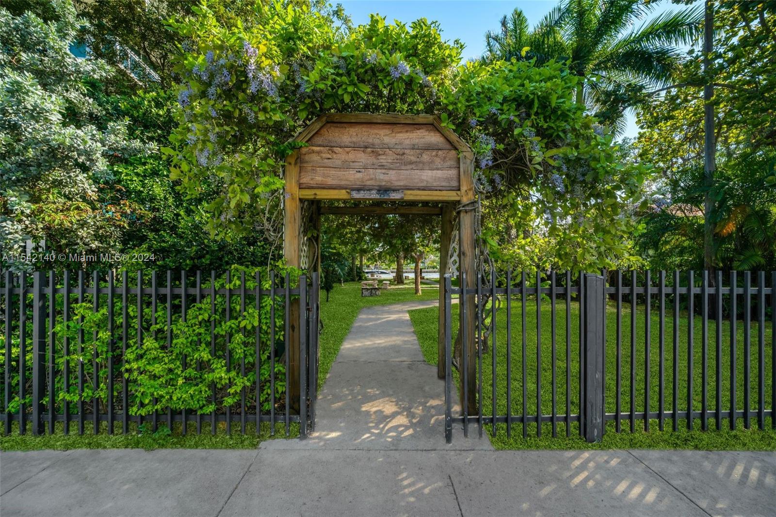 905 NW 10th Ave