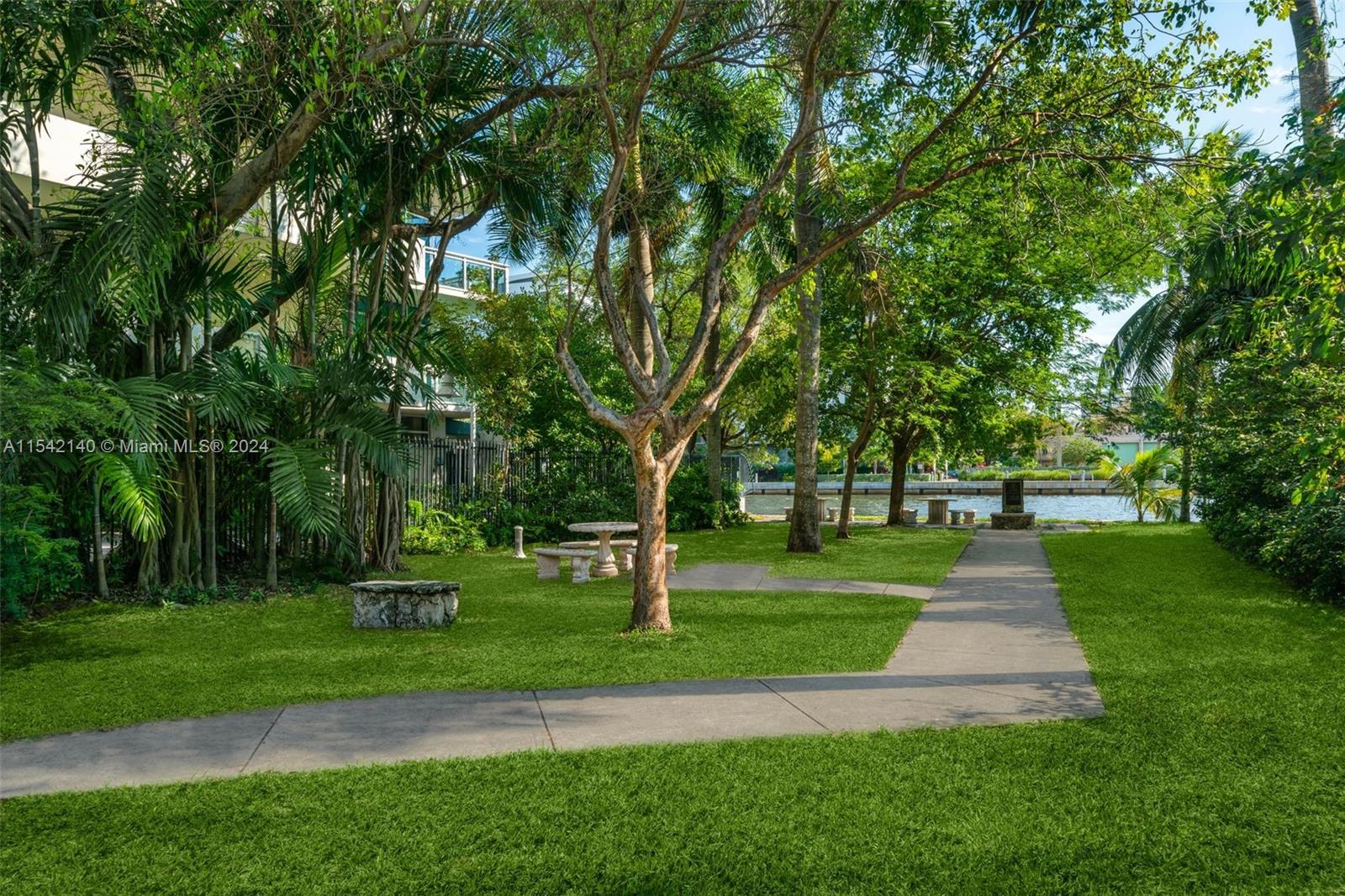905 NW 10th Ave
