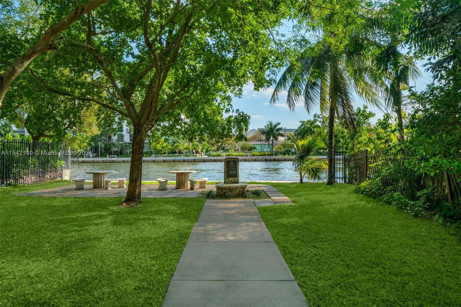 905 NW 10th Ave