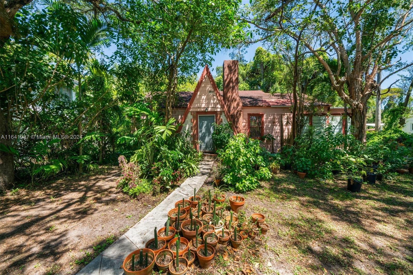 835 NW 7th St