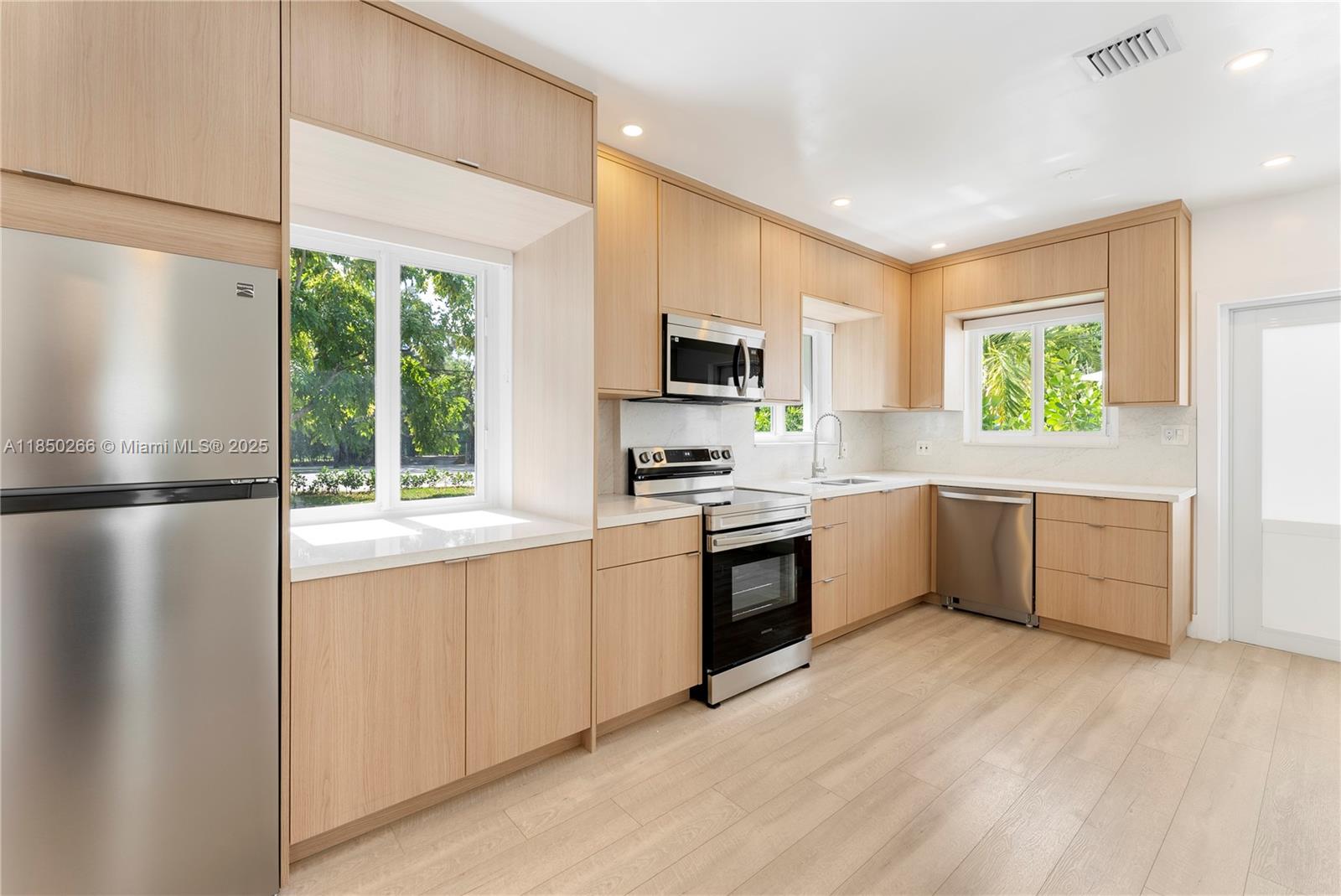 810 NW 7th St