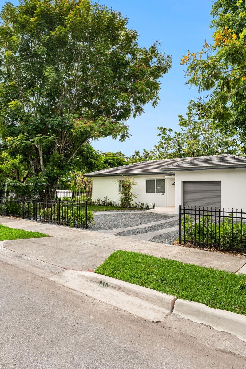 810 NW 7th St