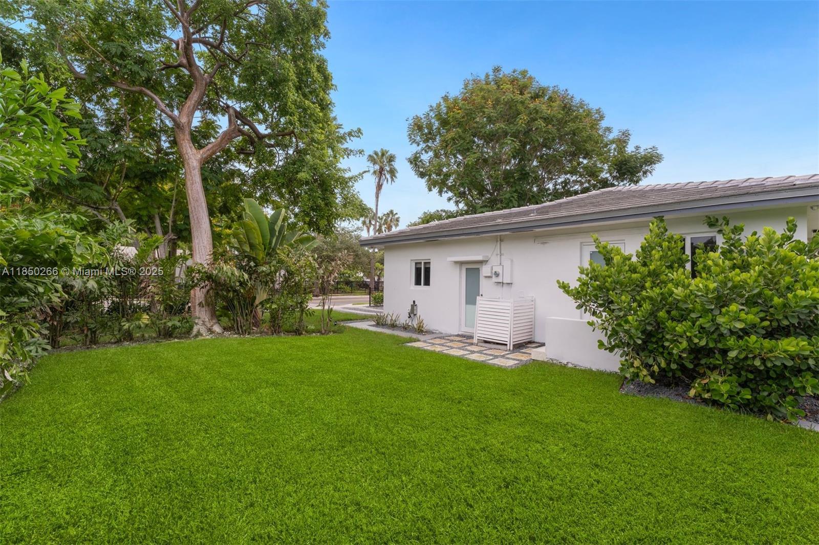 810 NW 7th St