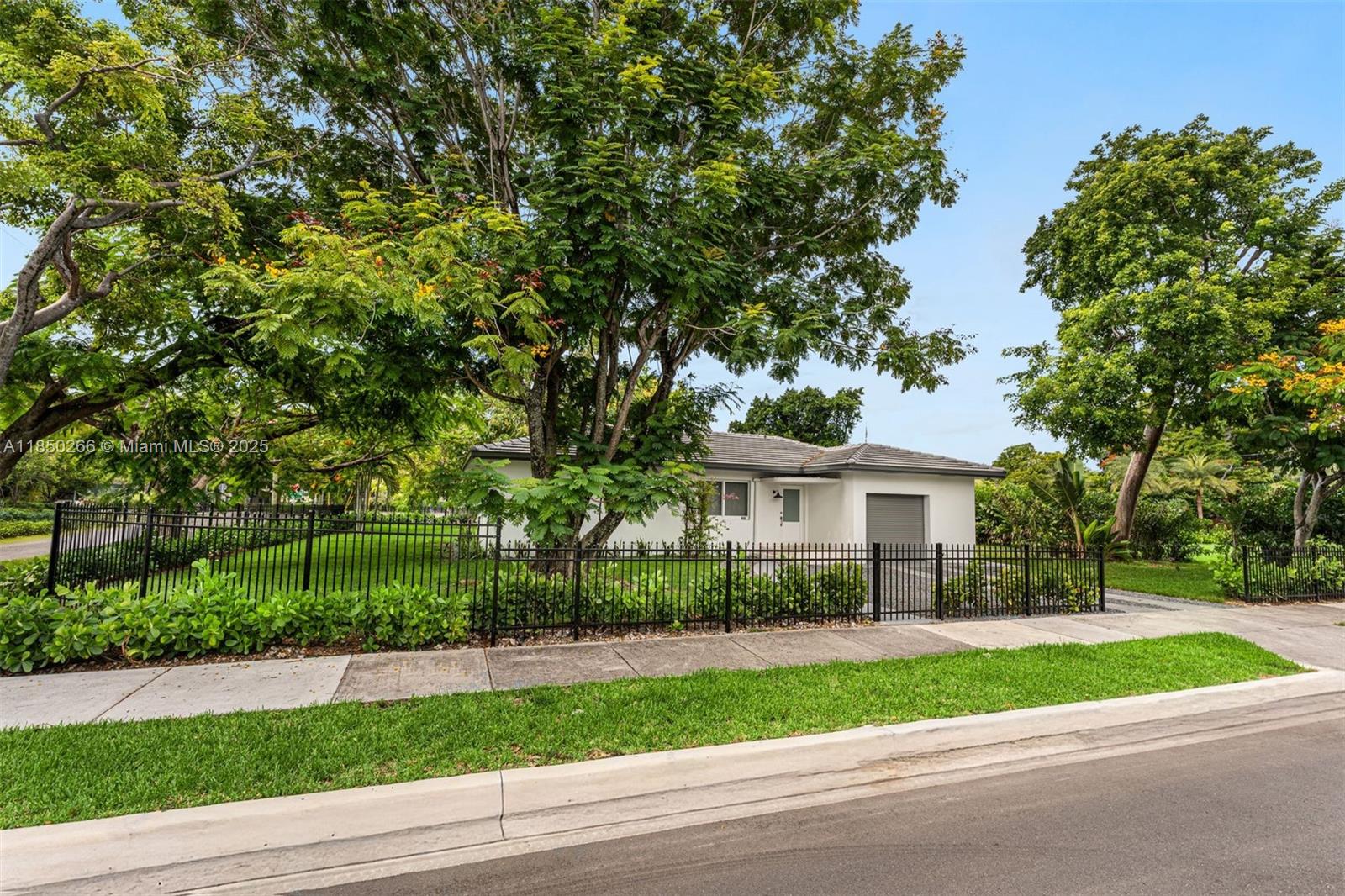 810 NW 7th St