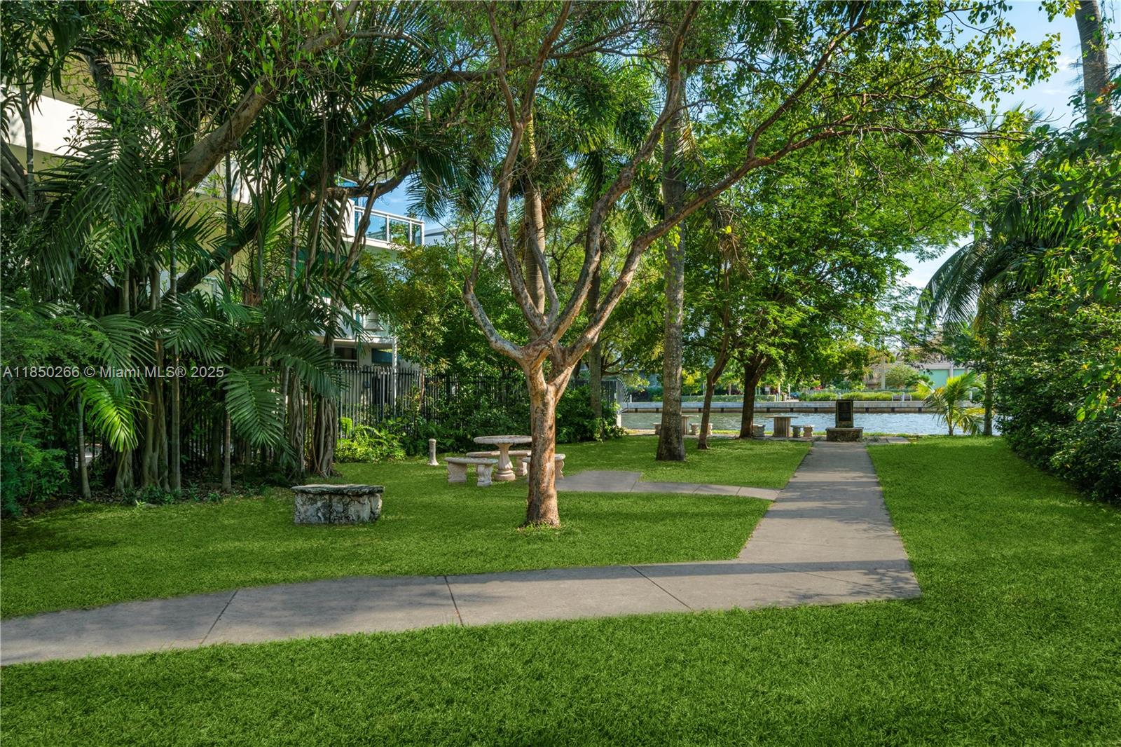 810 NW 7th St