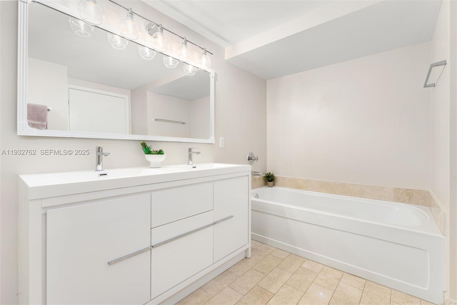 1111 SW 1st Ave Unit: 721-N