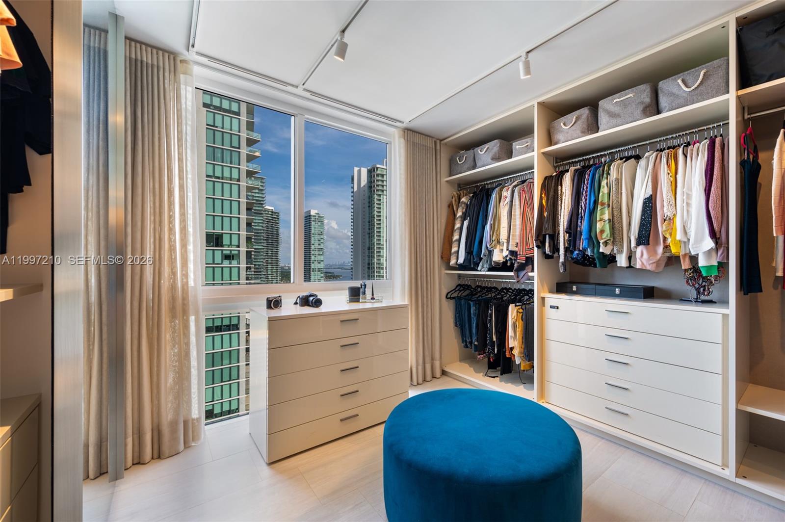 600 NE 27th St # 3201