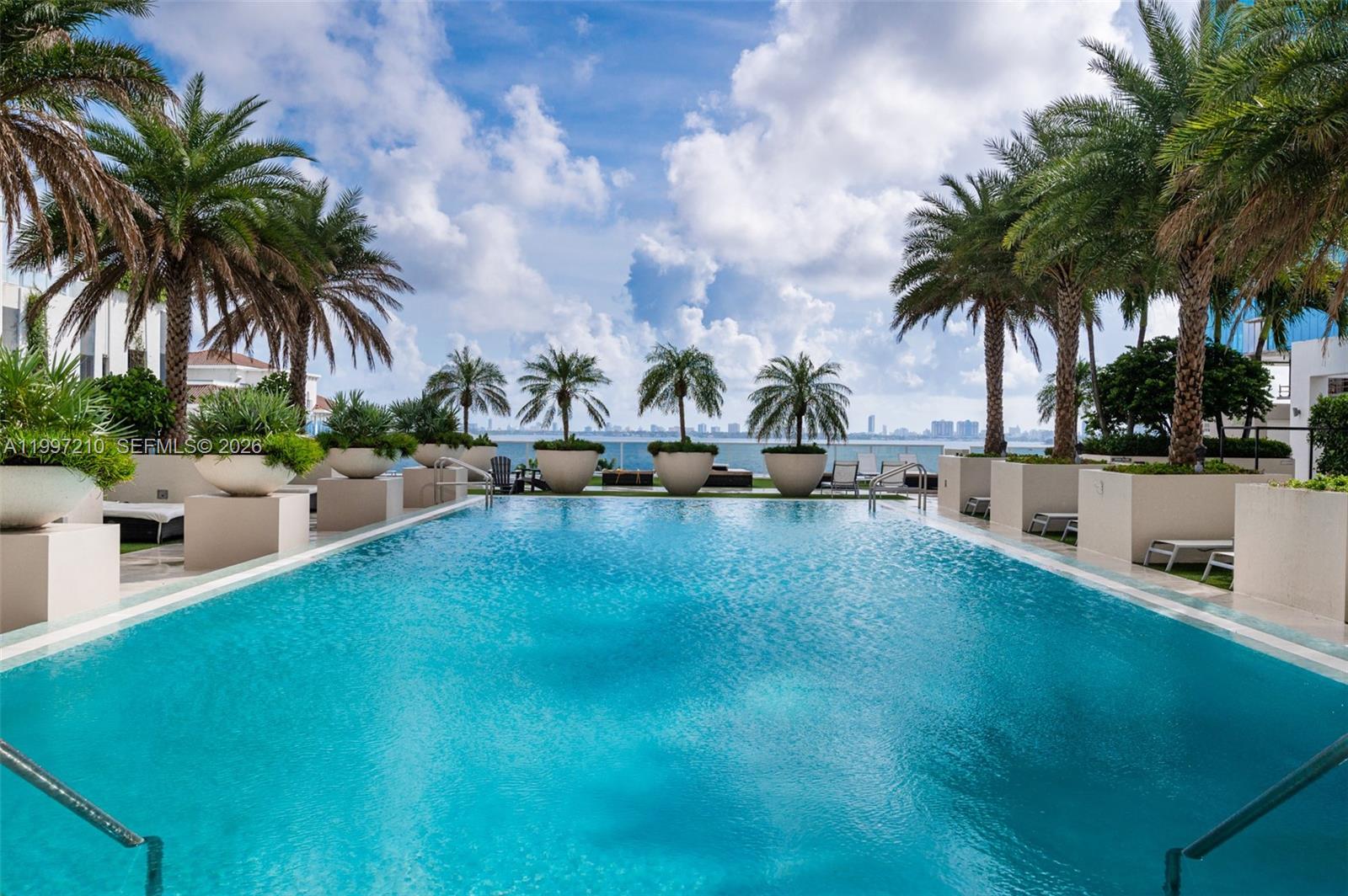 600 NE 27th St # 3201