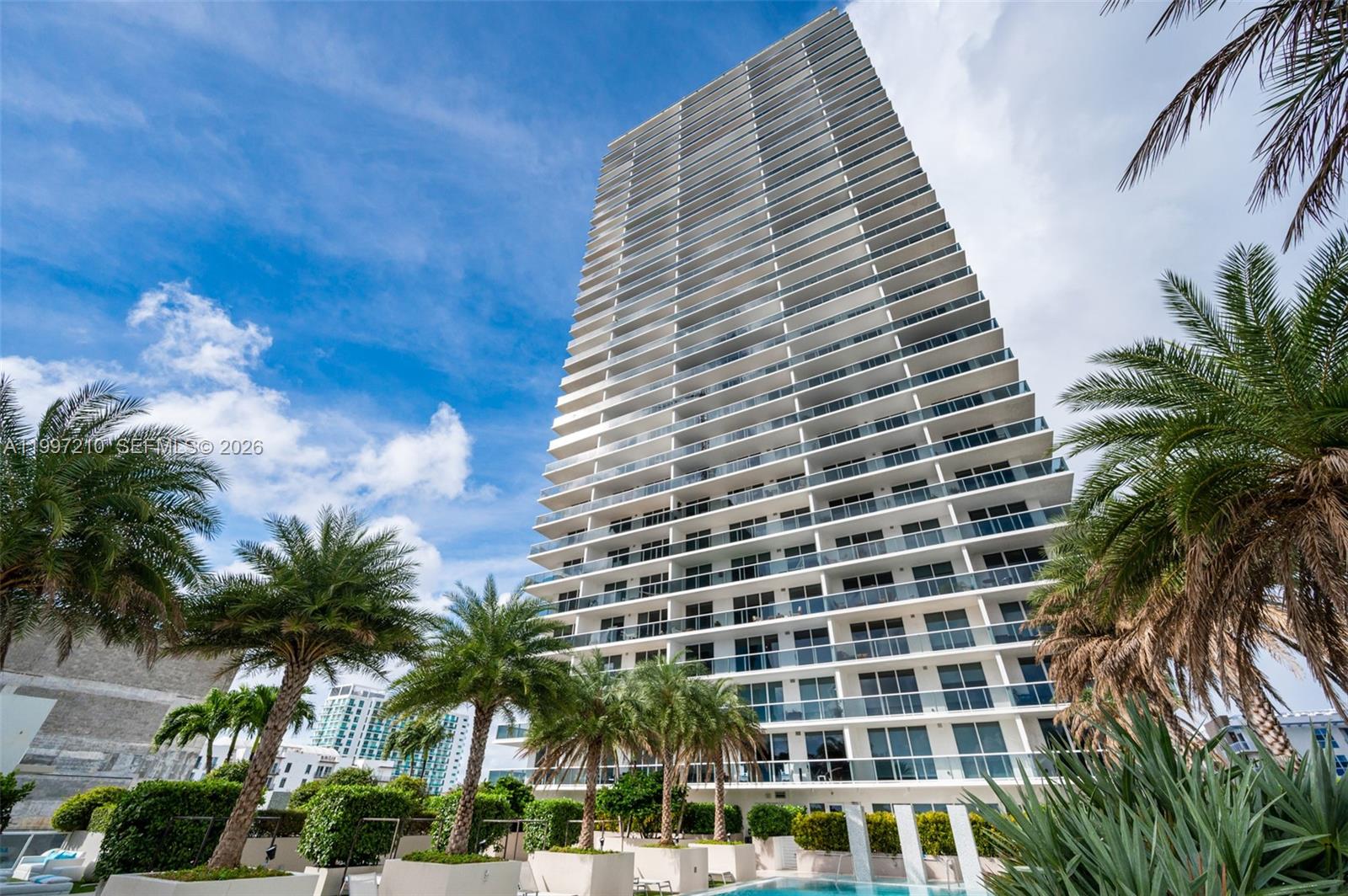 600 NE 27th St # 3201