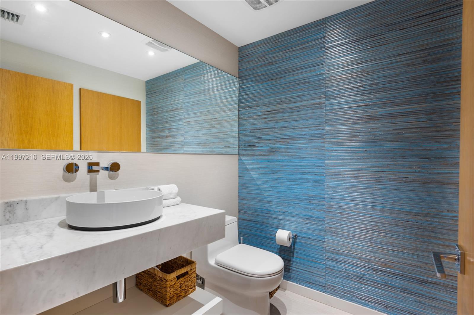 600 NE 27th St # 3201