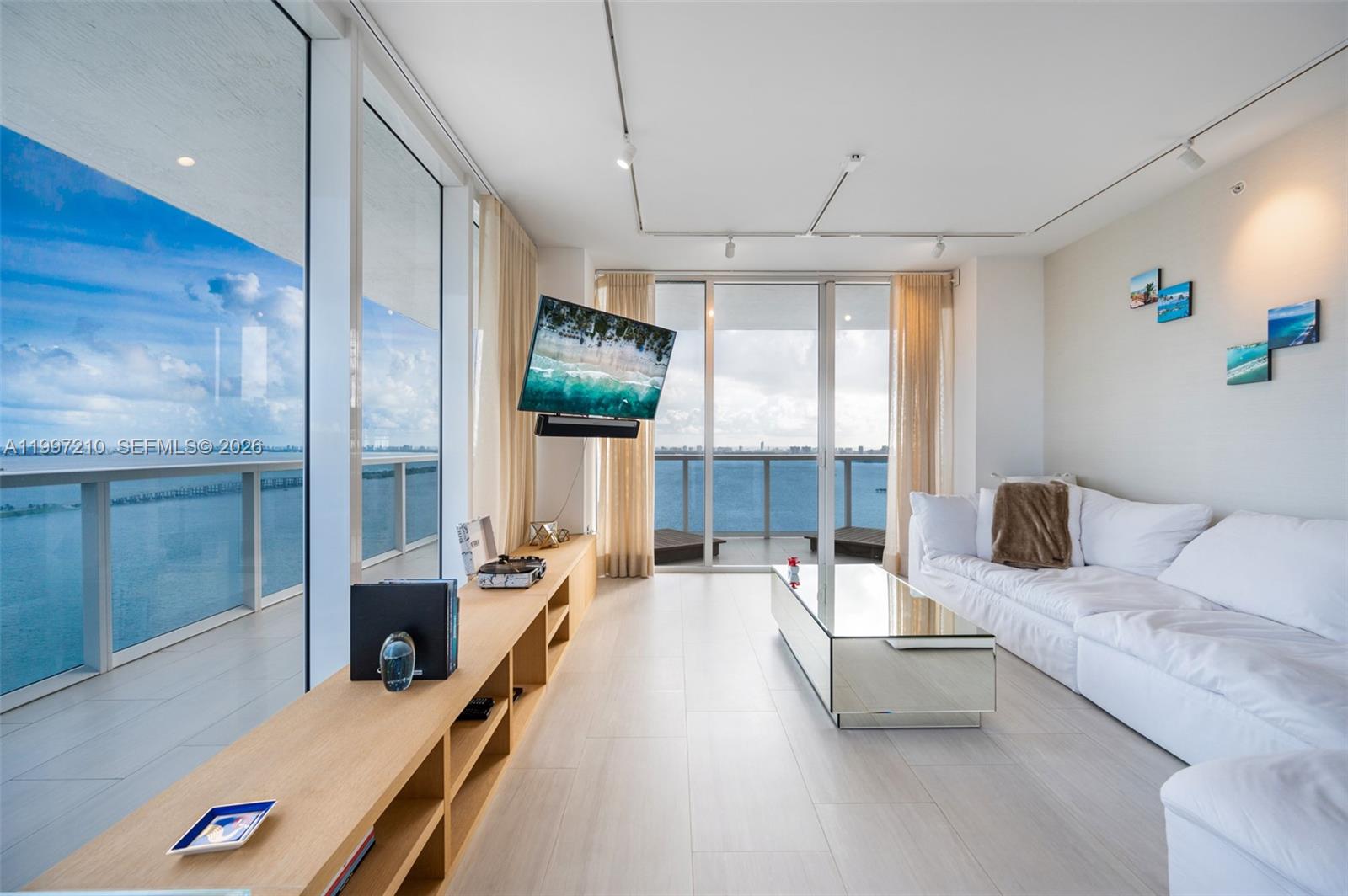 600 NE 27th St # 3201