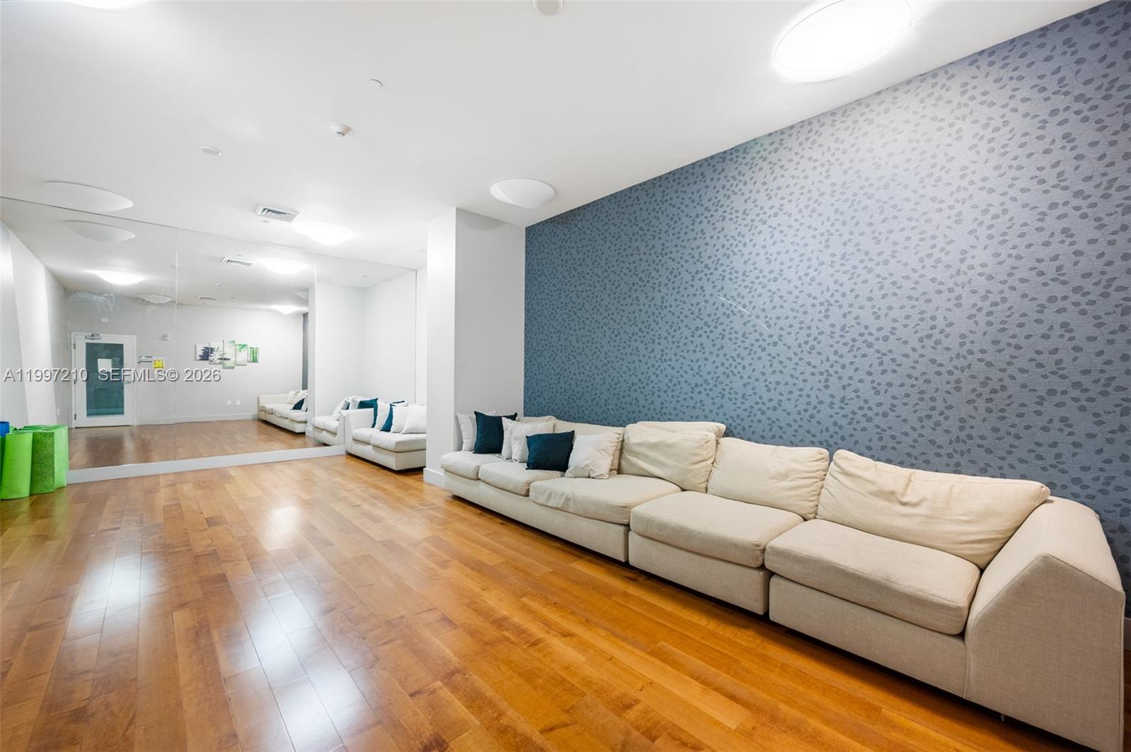 600 NE 27th St # 3201