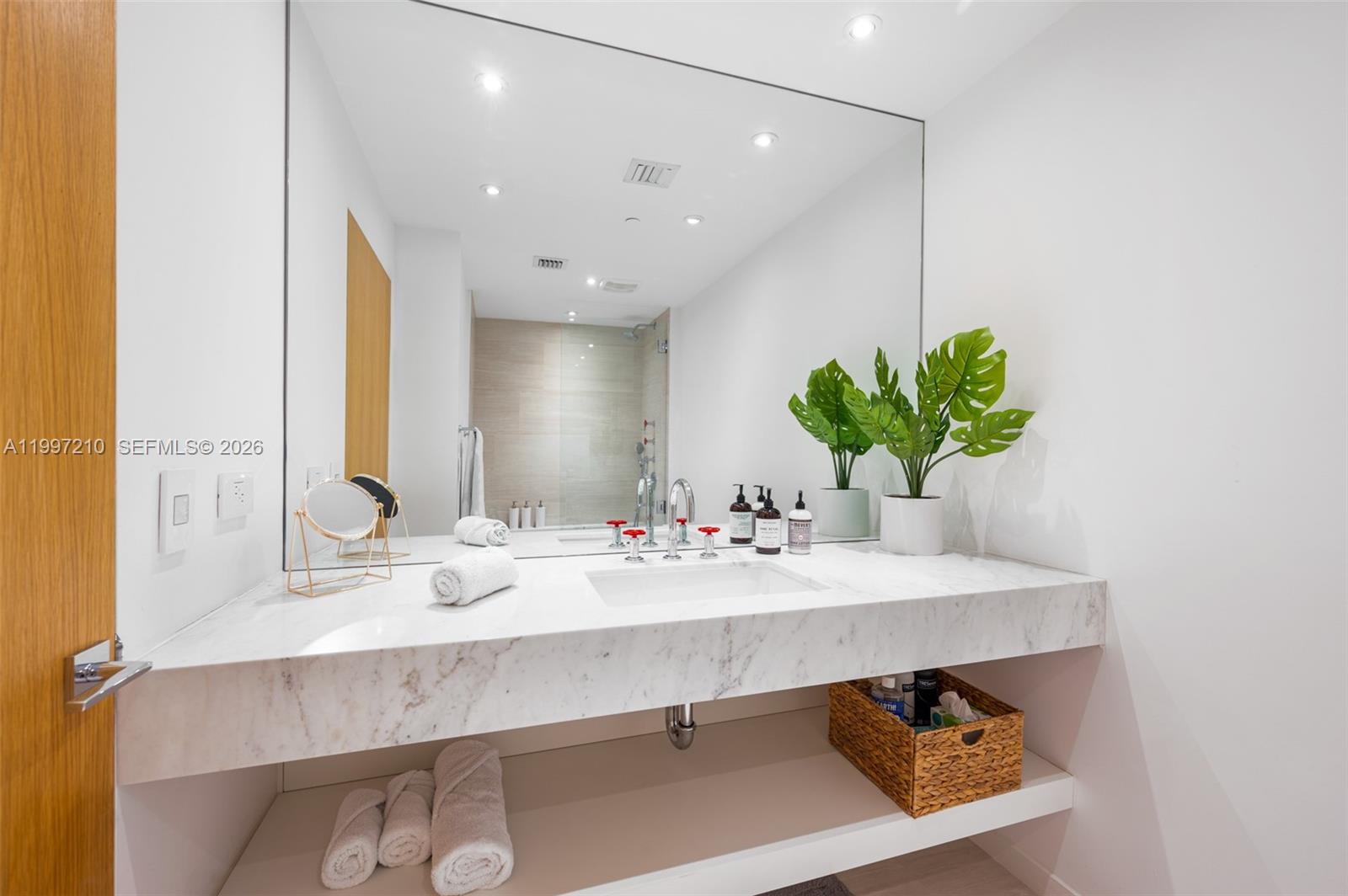 600 NE 27th St # 3201