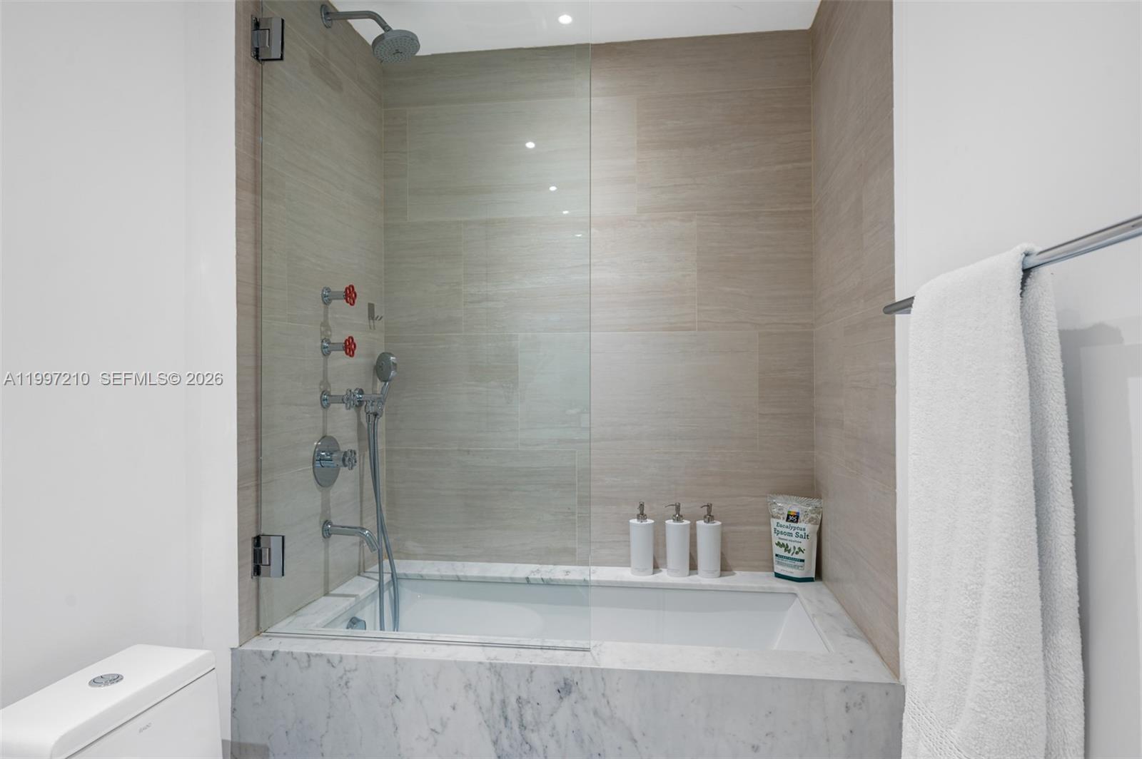 600 NE 27th St # 3201