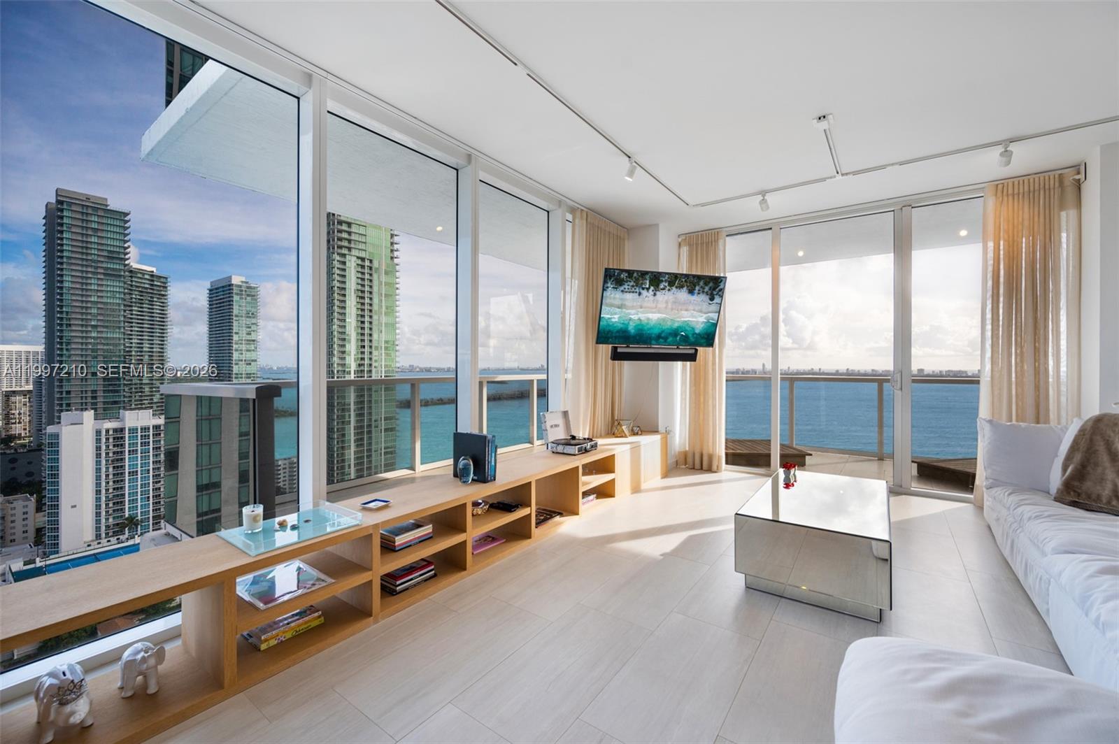 600 NE 27th St # 3201