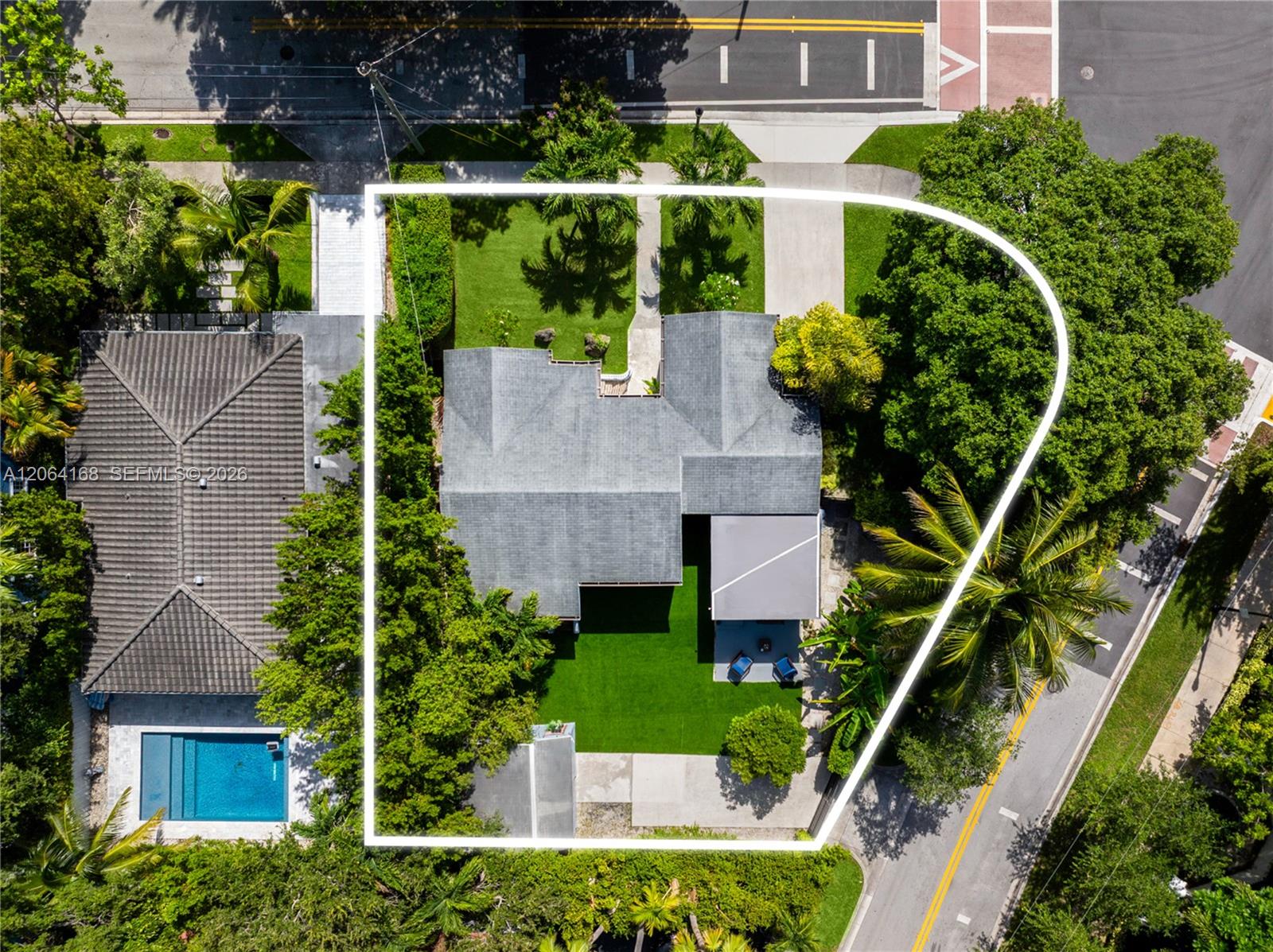 902 NW 10th Ct