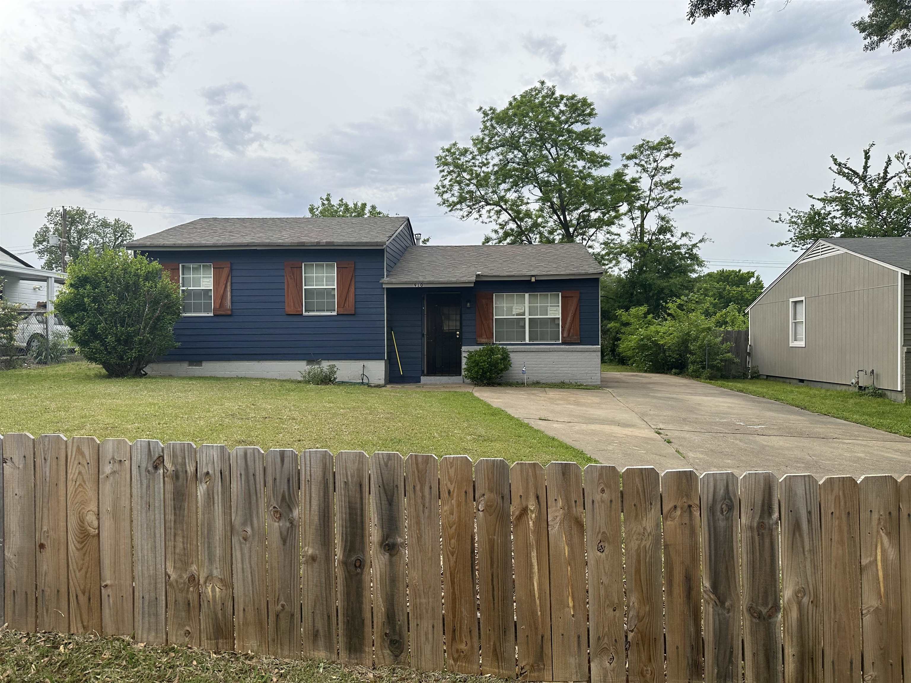 910 PAWNEE AVE