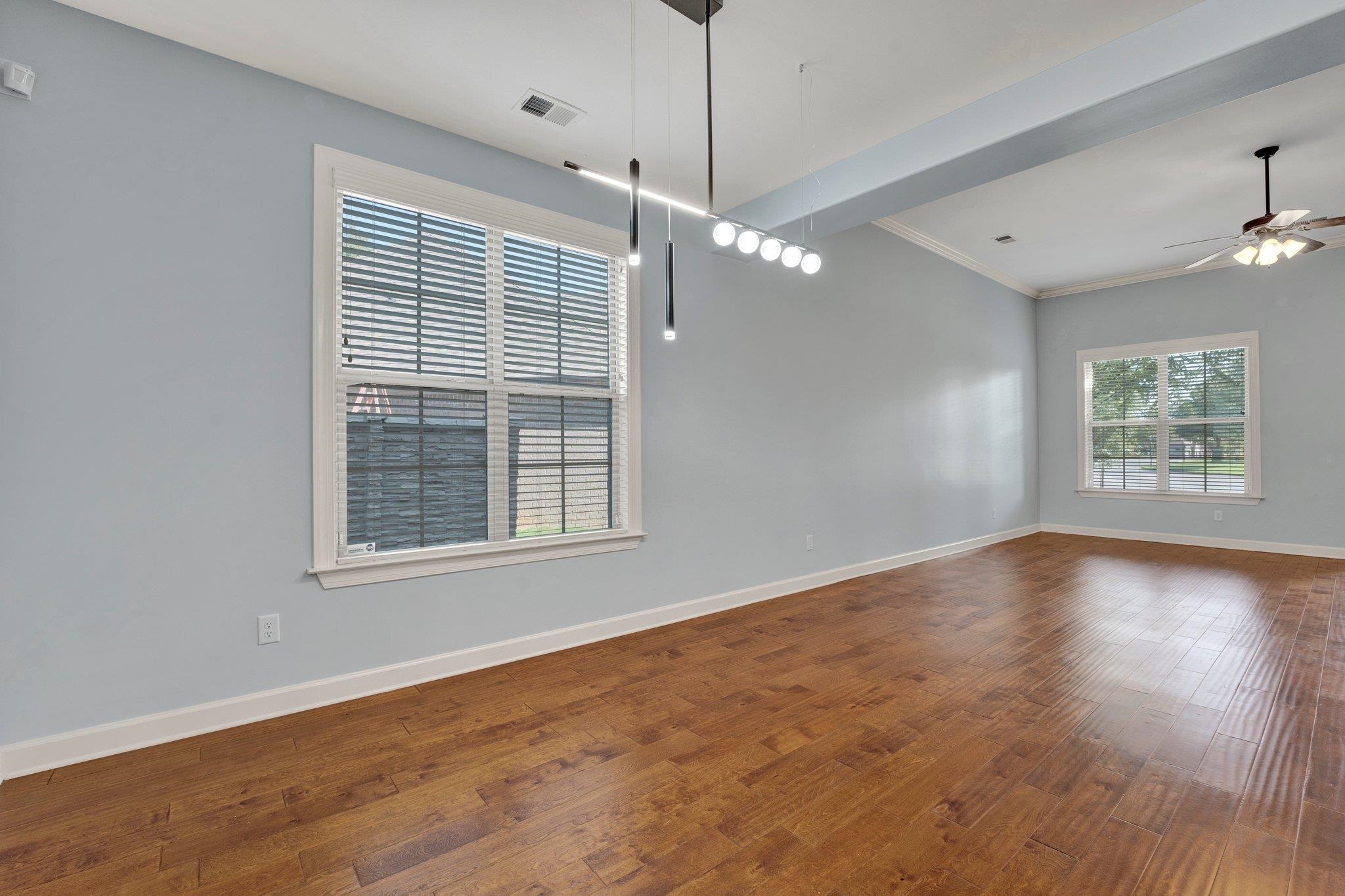 8462 WOODLAND ROSE CIR N