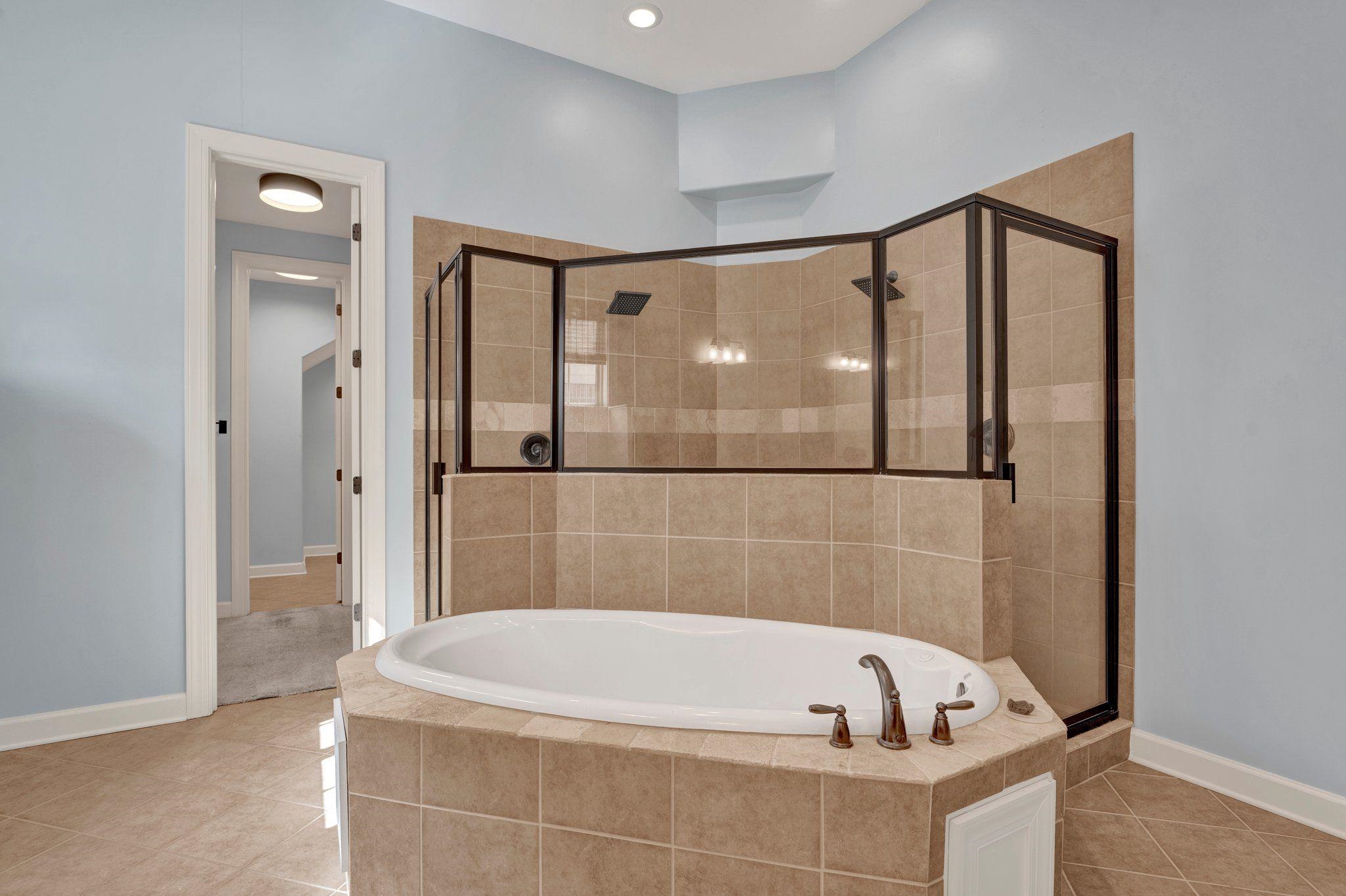 8462 WOODLAND ROSE CIR N