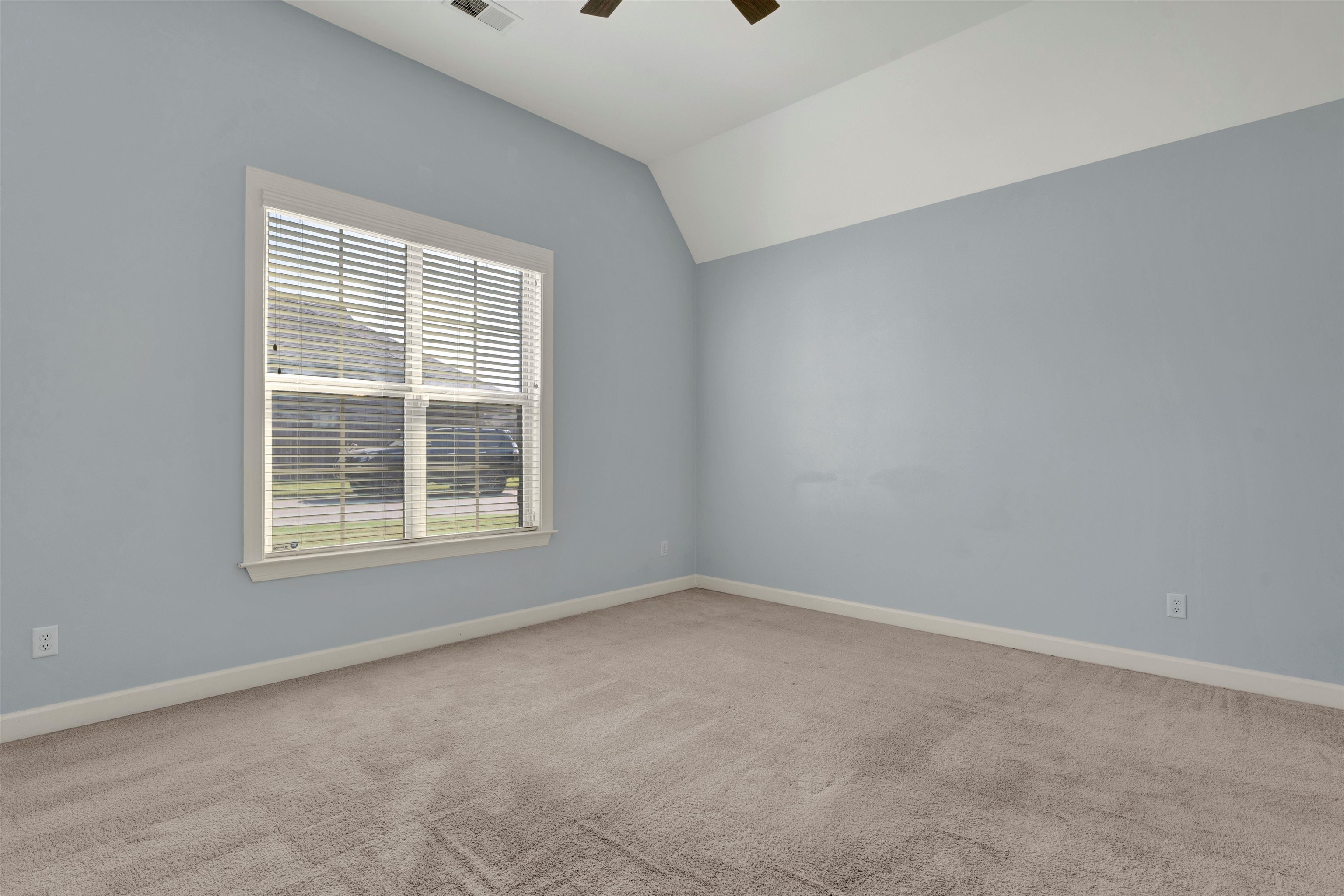 8462 WOODLAND ROSE CIR N