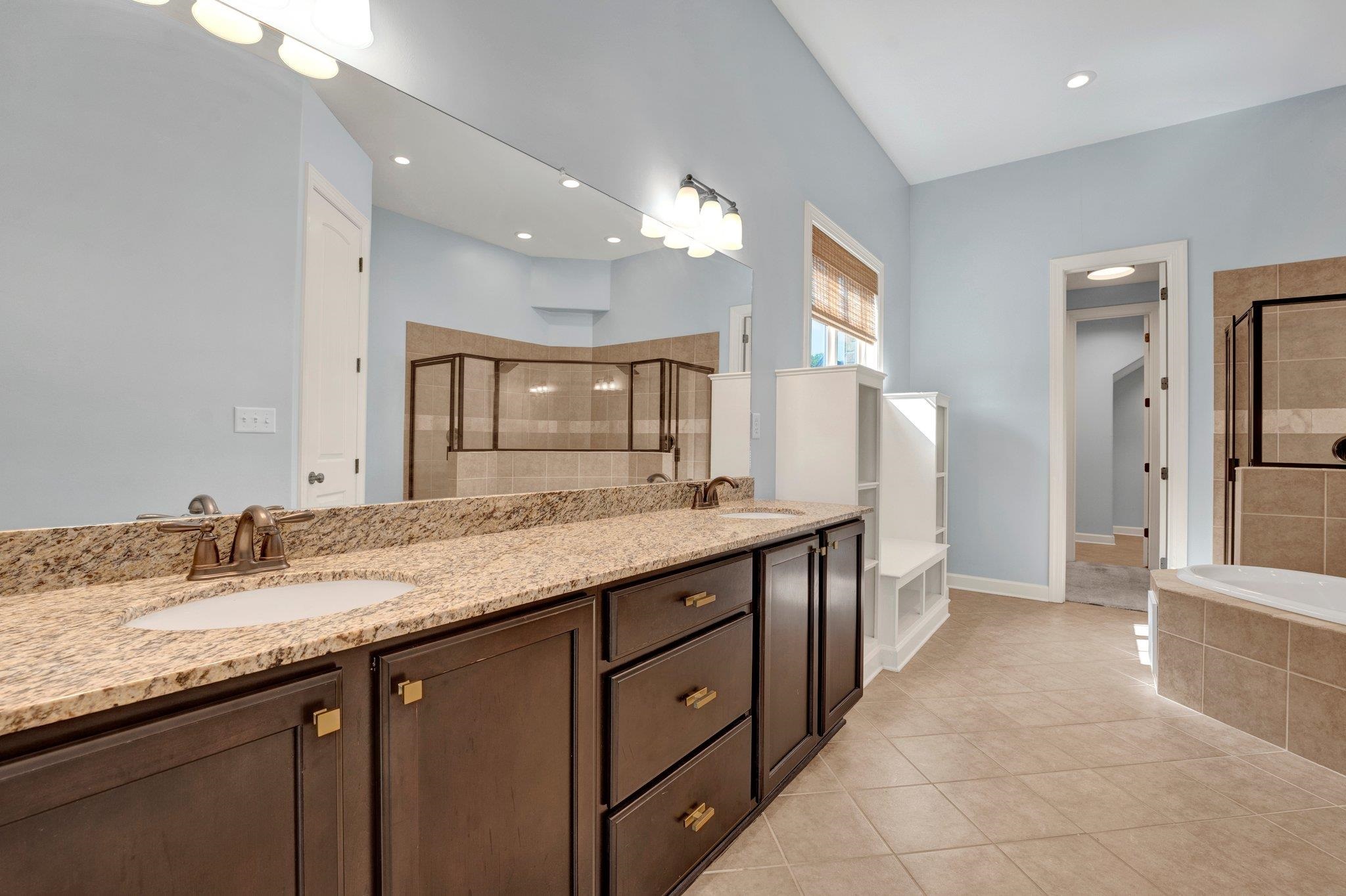 8462 WOODLAND ROSE CIR N