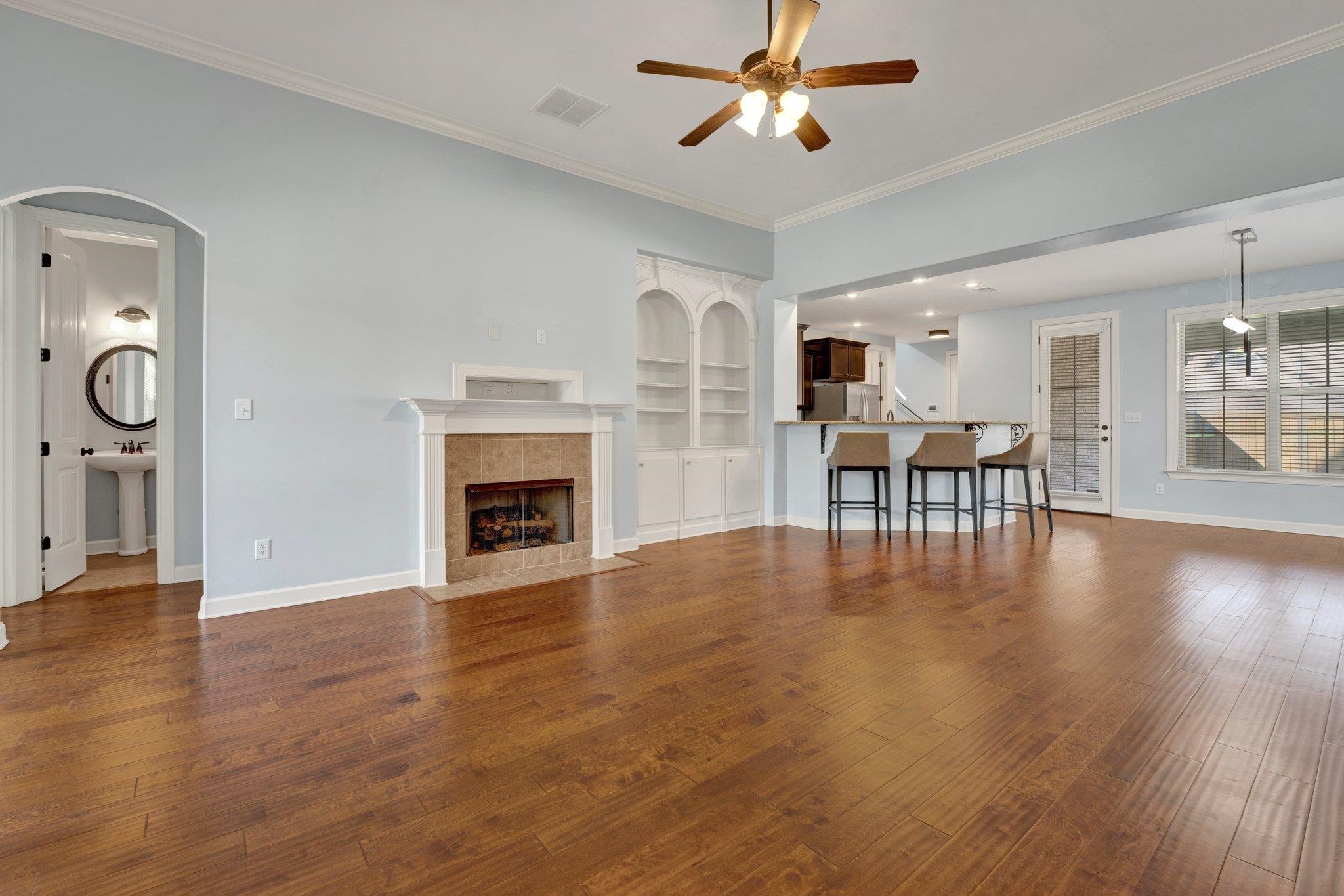 8462 WOODLAND ROSE CIR N