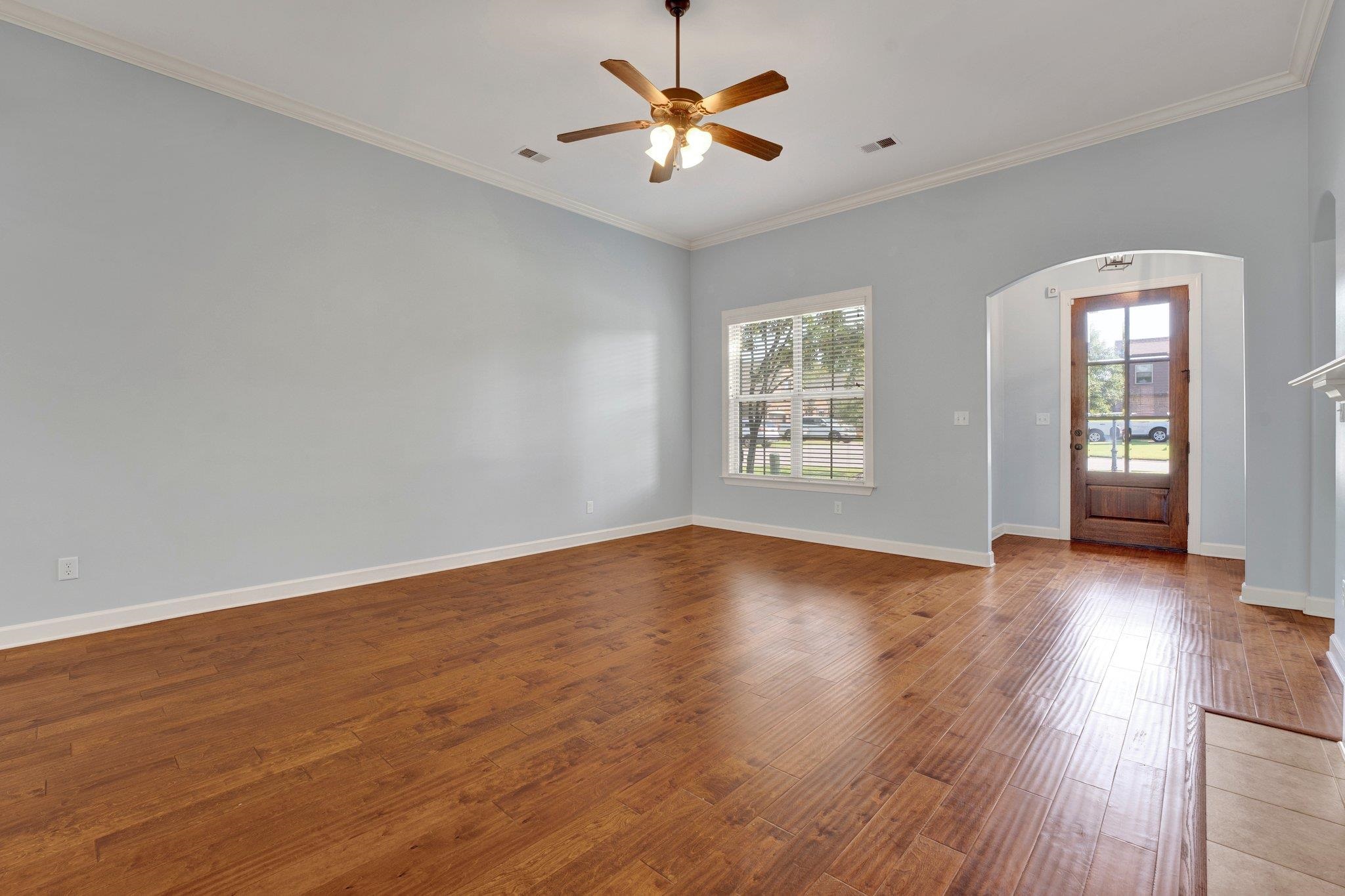 8462 WOODLAND ROSE CIR N