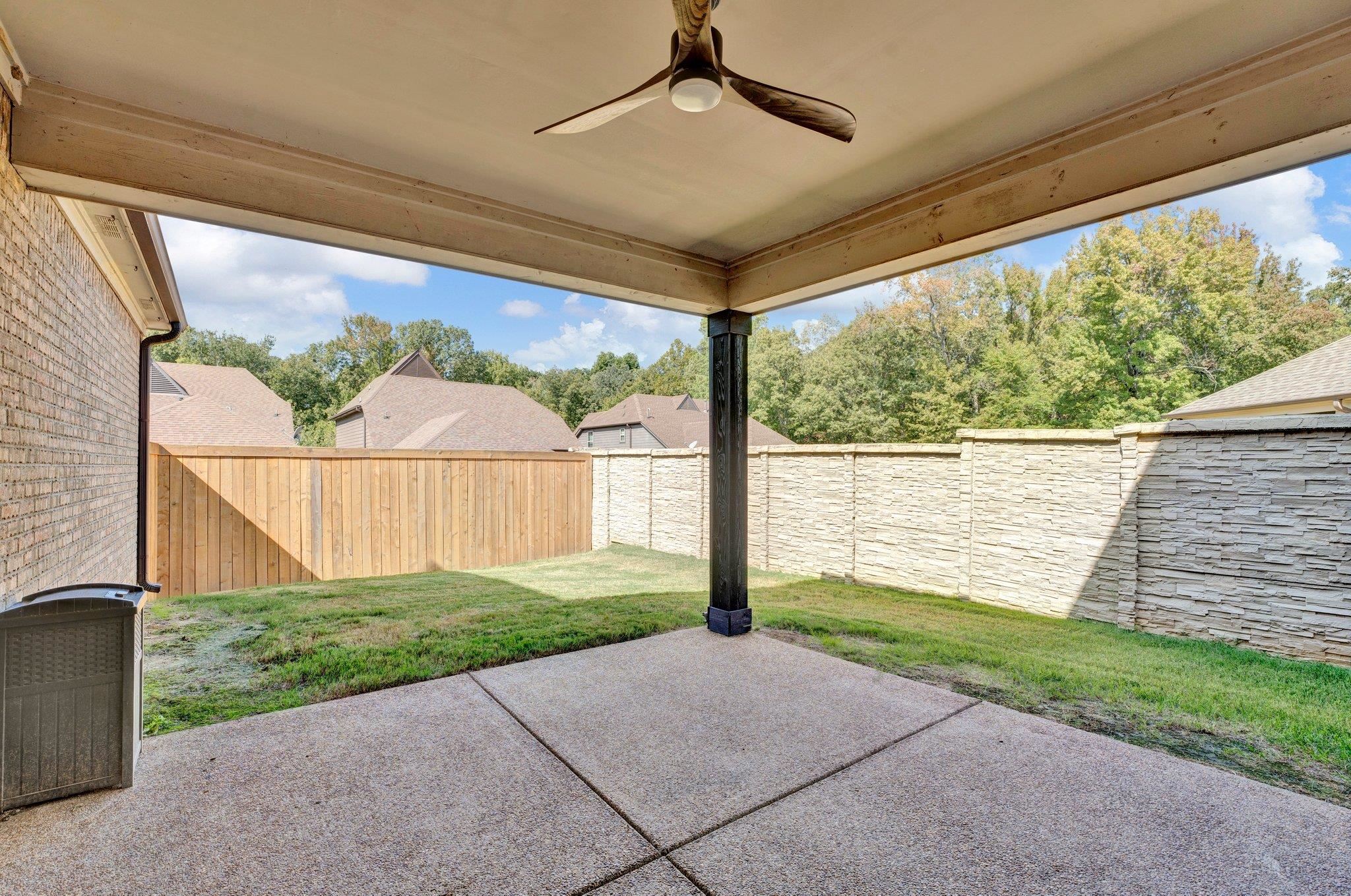 8462 WOODLAND ROSE CIR N