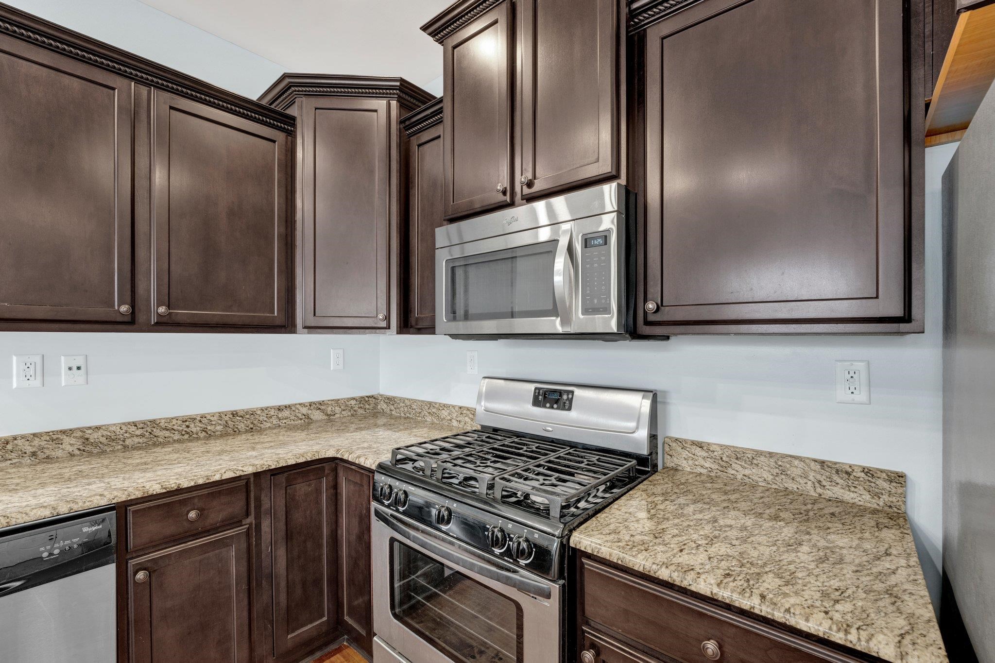 8462 WOODLAND ROSE CIR N