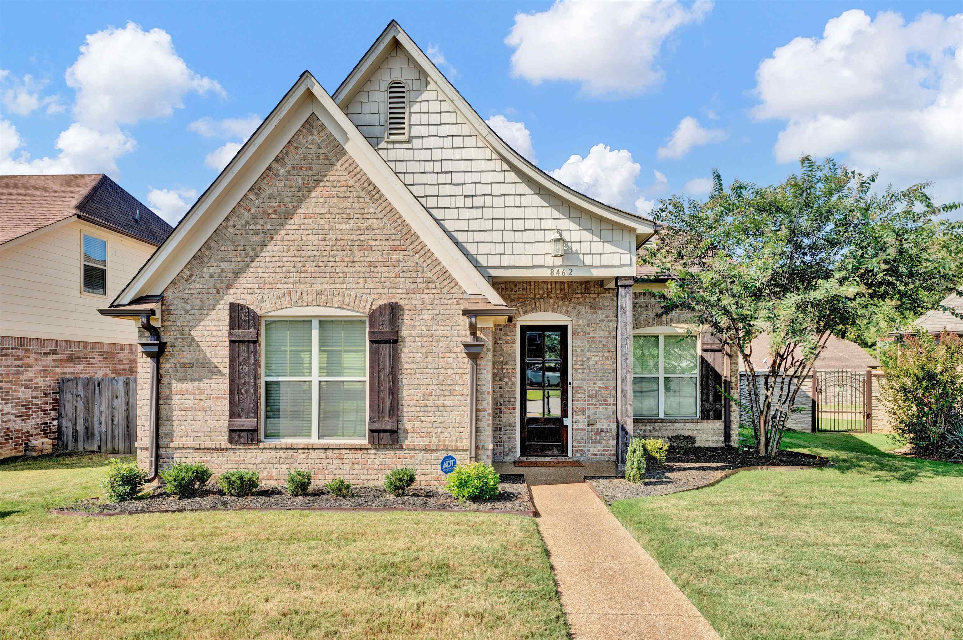 8462 WOODLAND ROSE CIR N