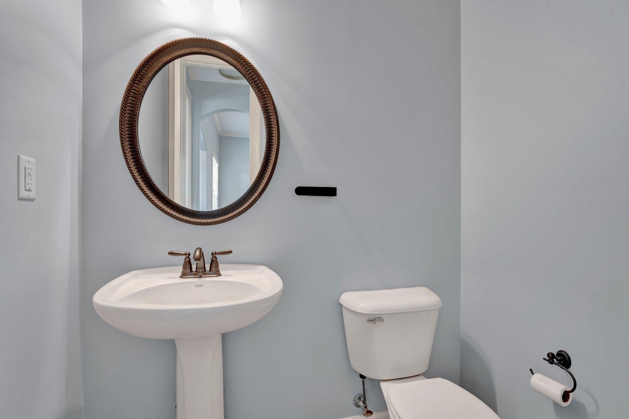 8462 WOODLAND ROSE CIR N