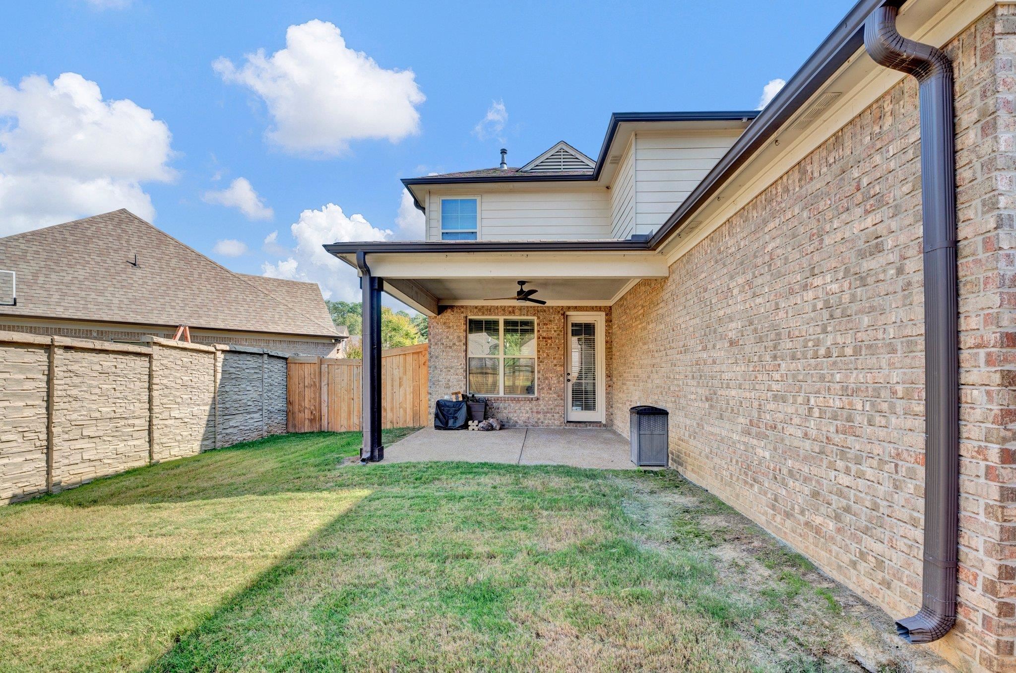 8462 WOODLAND ROSE CIR N