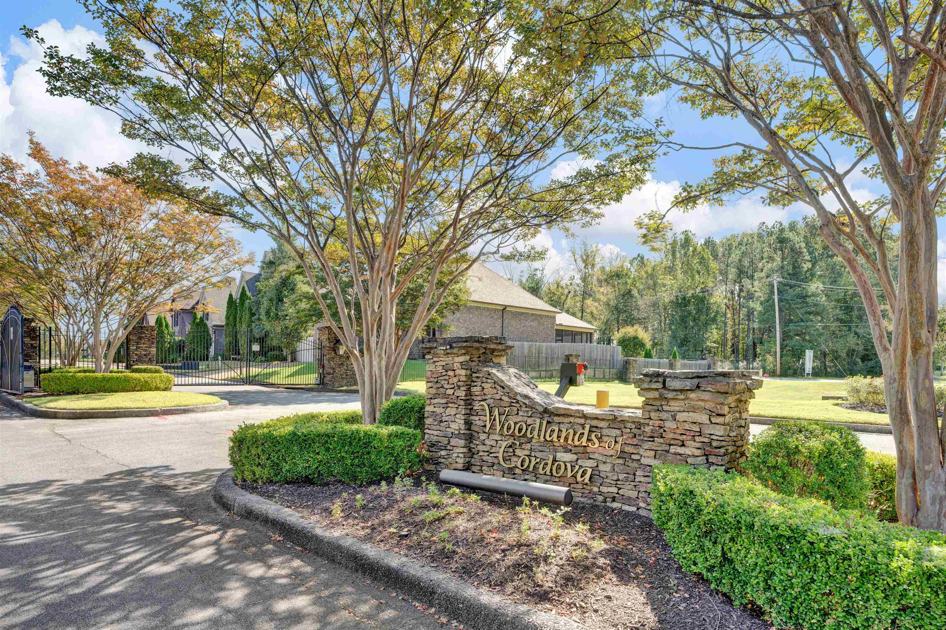 8462 WOODLAND ROSE CIR N