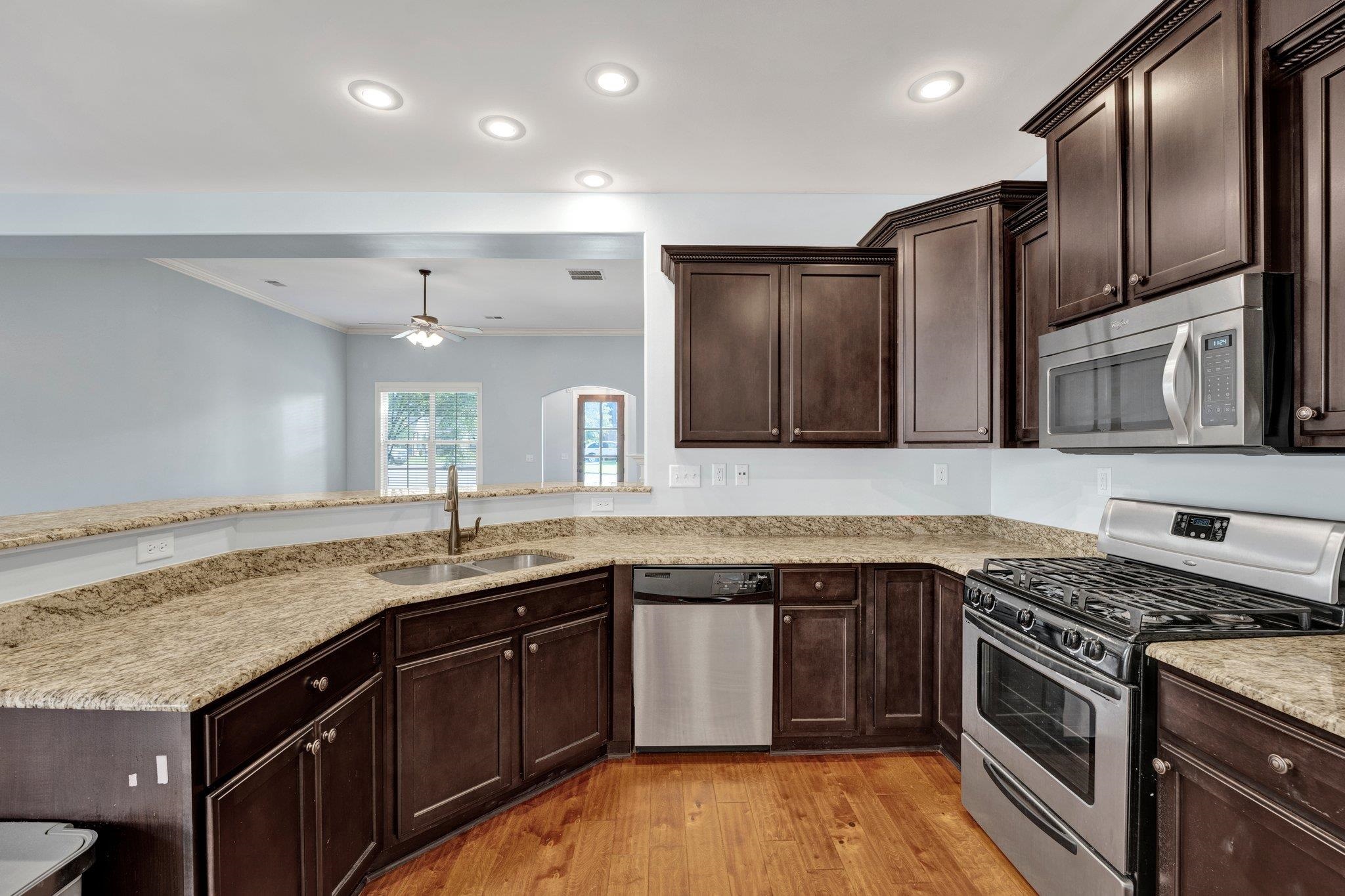 8462 WOODLAND ROSE CIR N